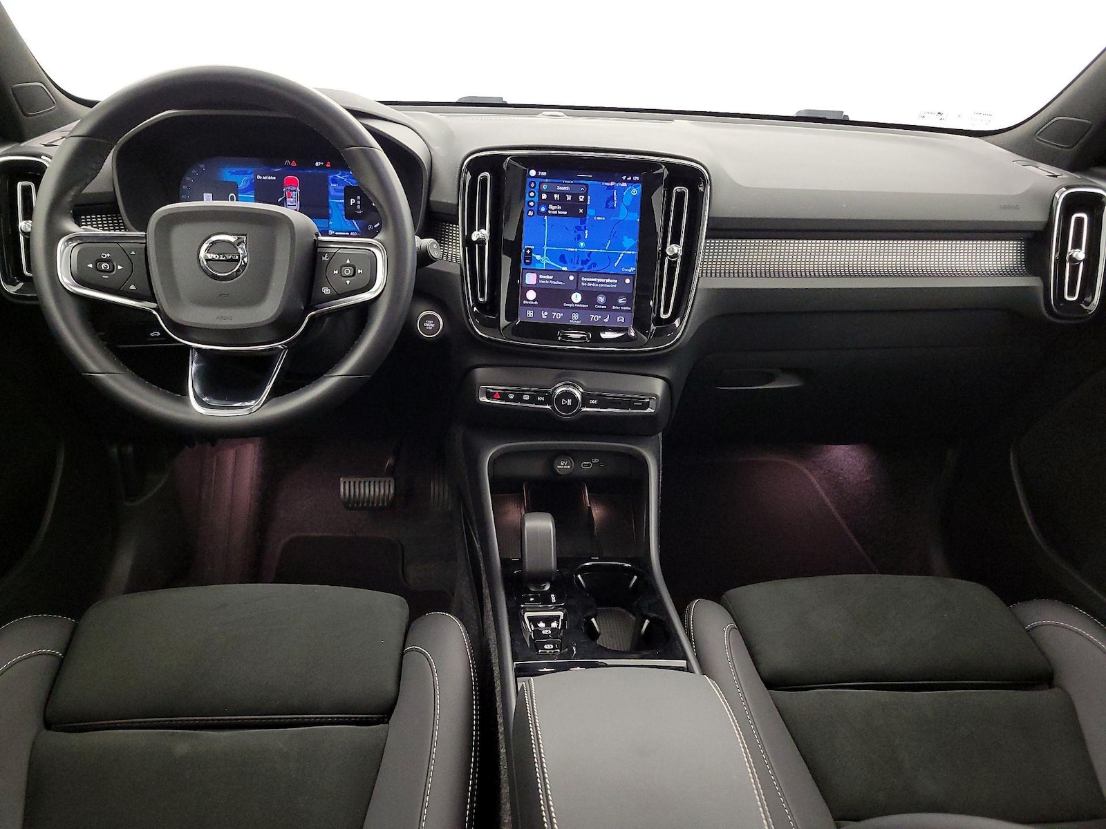 2025 Volvo XC40 Plus - Photo 10