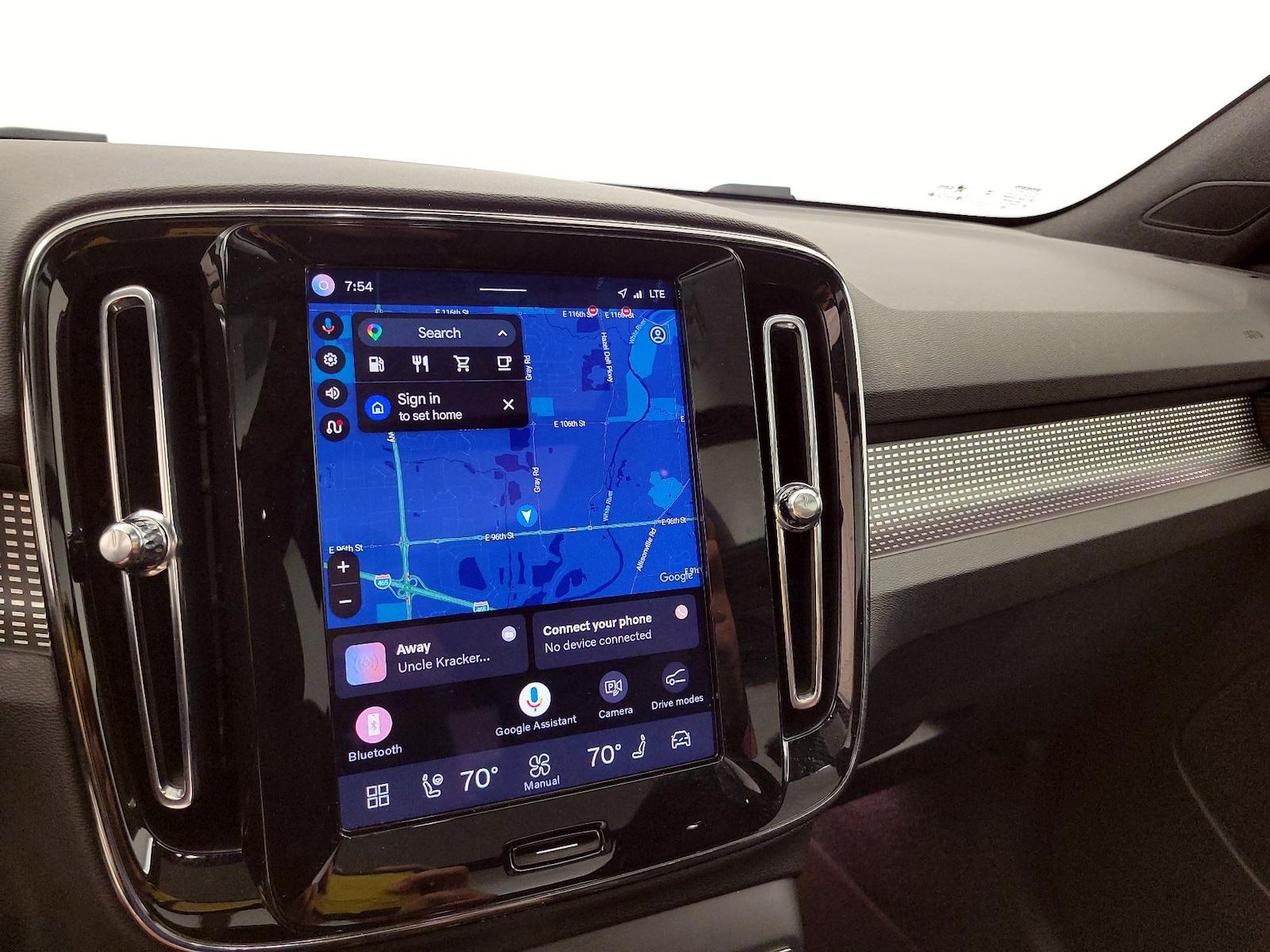 2025 Volvo XC40 Plus - Photo 15