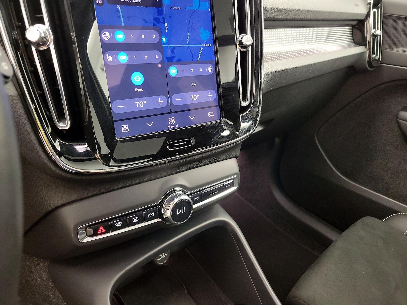 2025 Volvo XC40 Plus - Photo 18