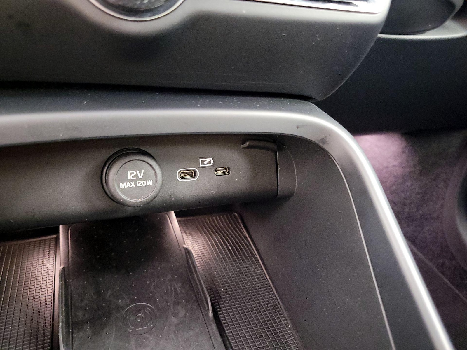 2025 Volvo XC40 Plus - Photo 20