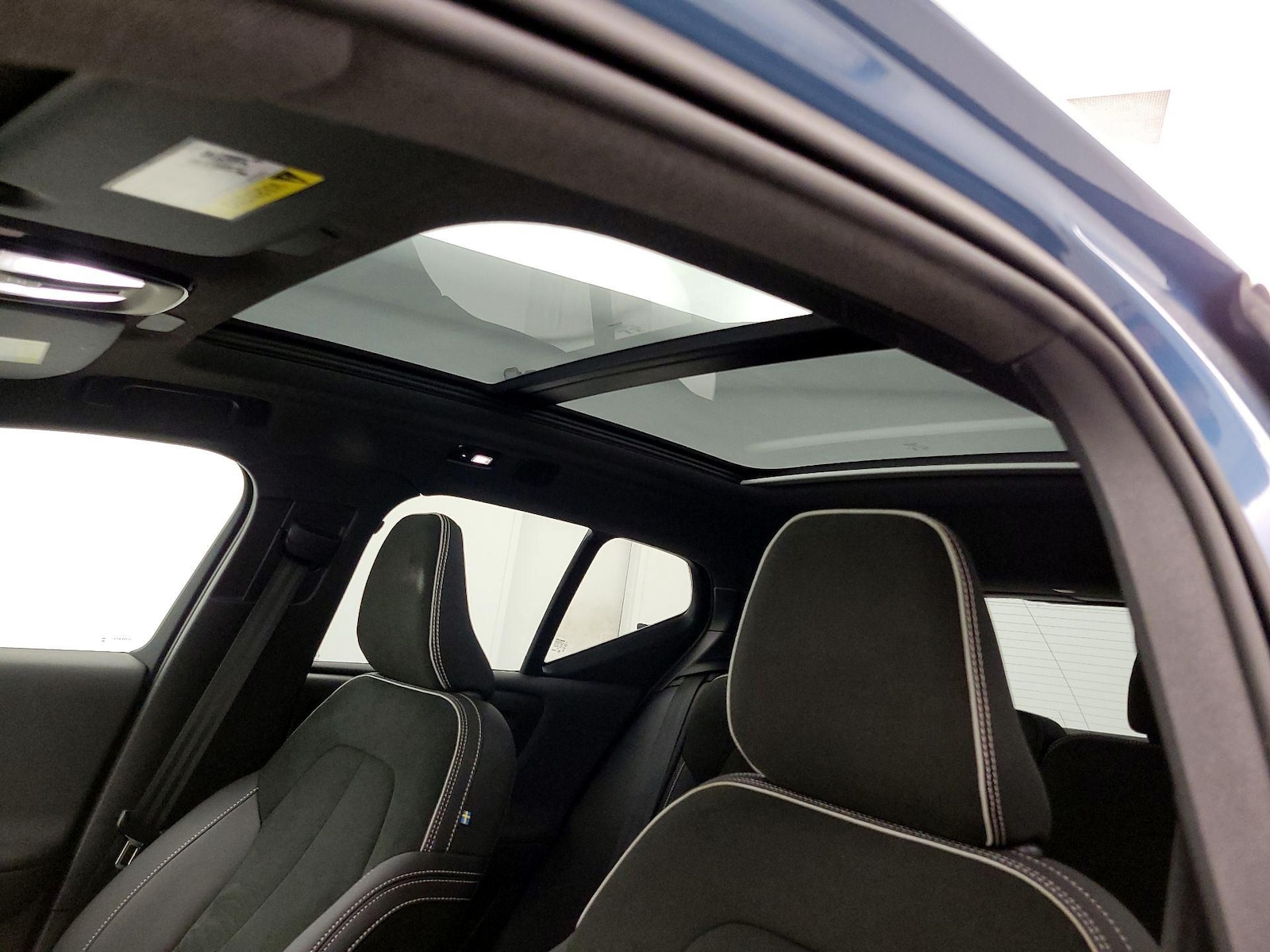 2025 Volvo XC40 Plus - Photo 21