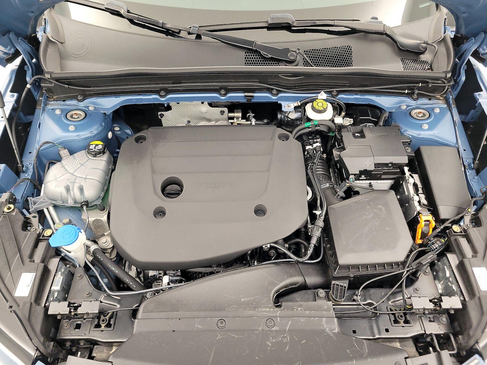 2025 Volvo XC40 Plus - Photo 24