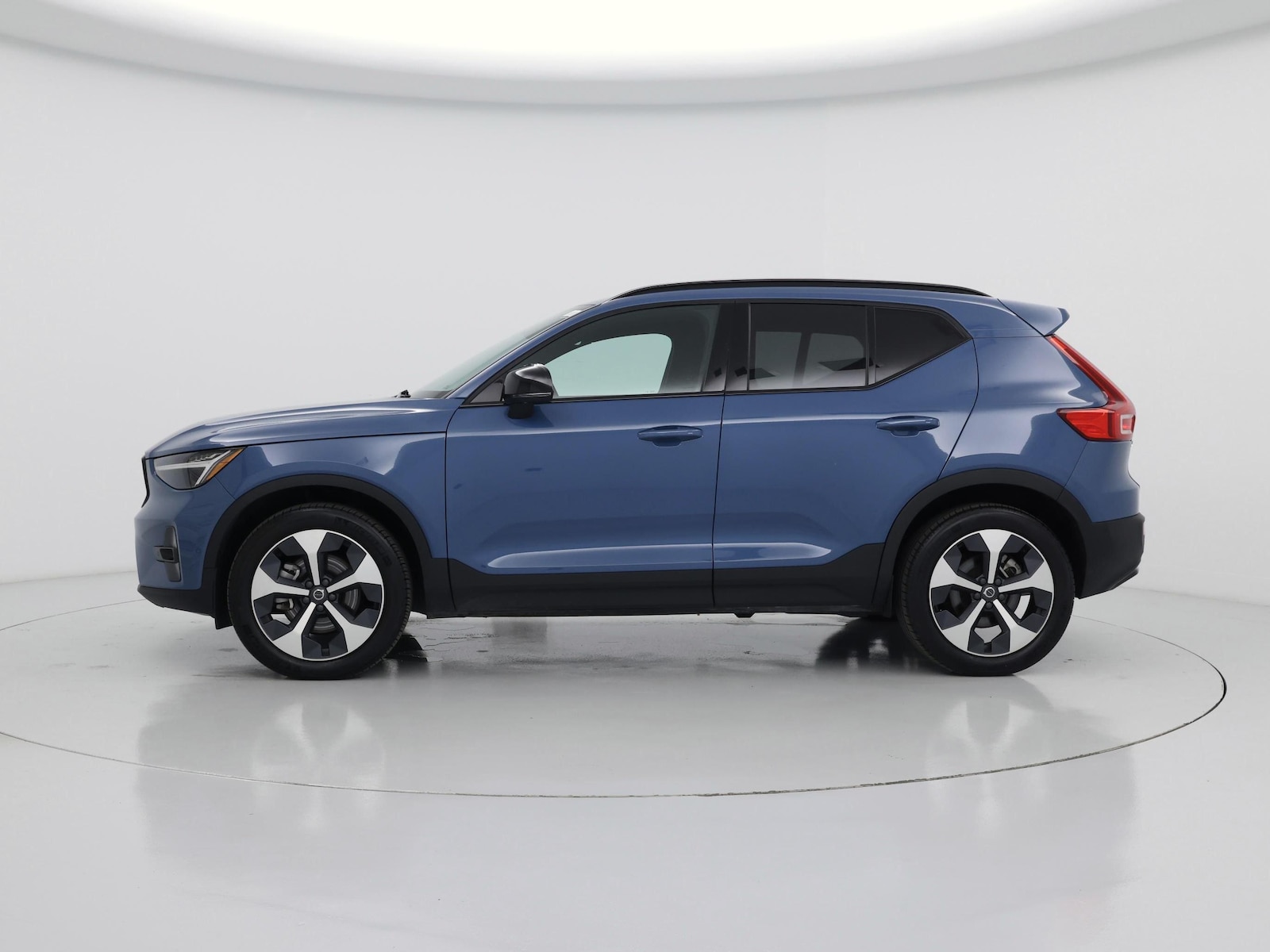 2025 Volvo XC40 Plus - Photo 4