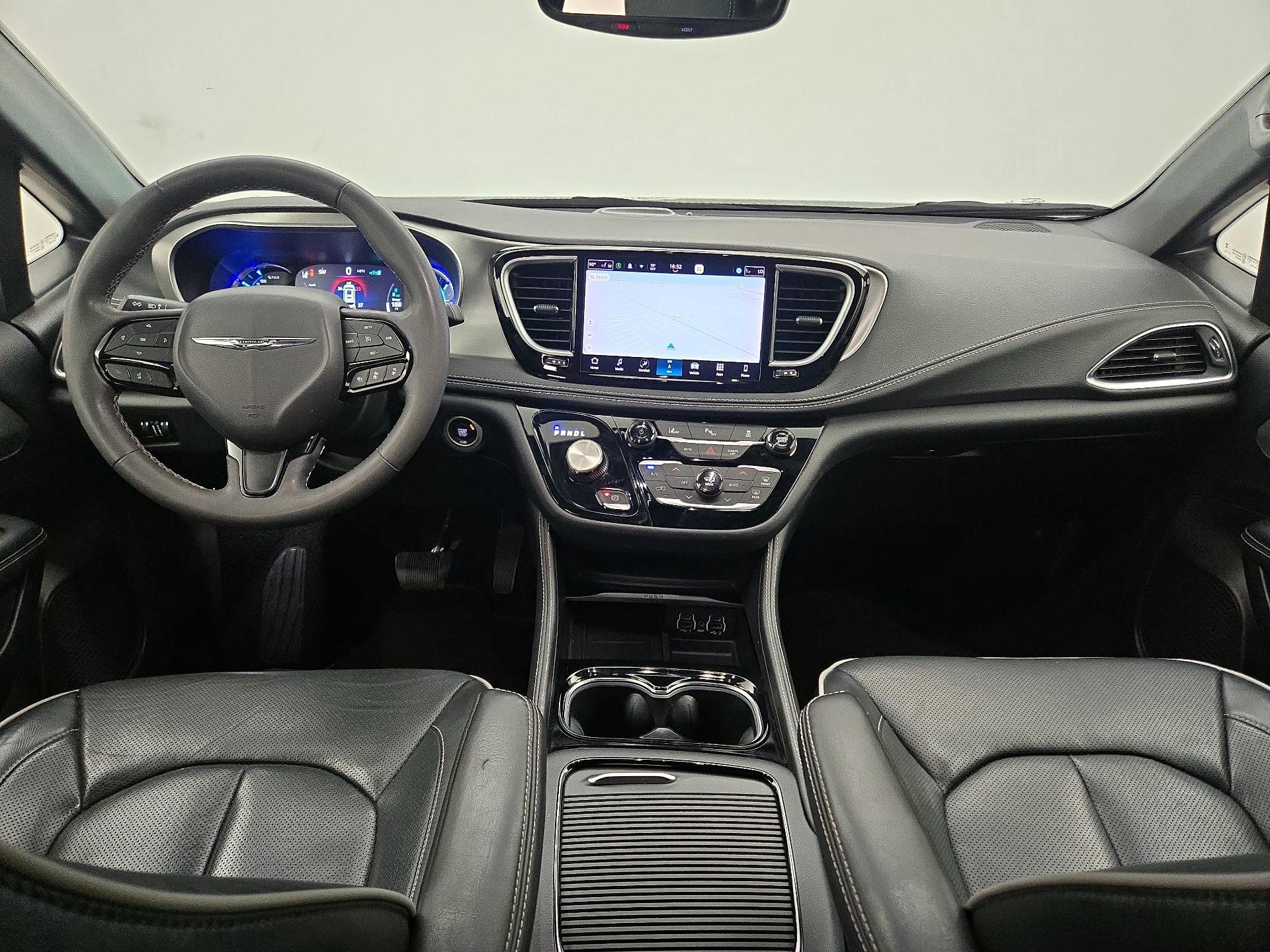 Thumbnail: 2023 Chrysler Pacifica - 9