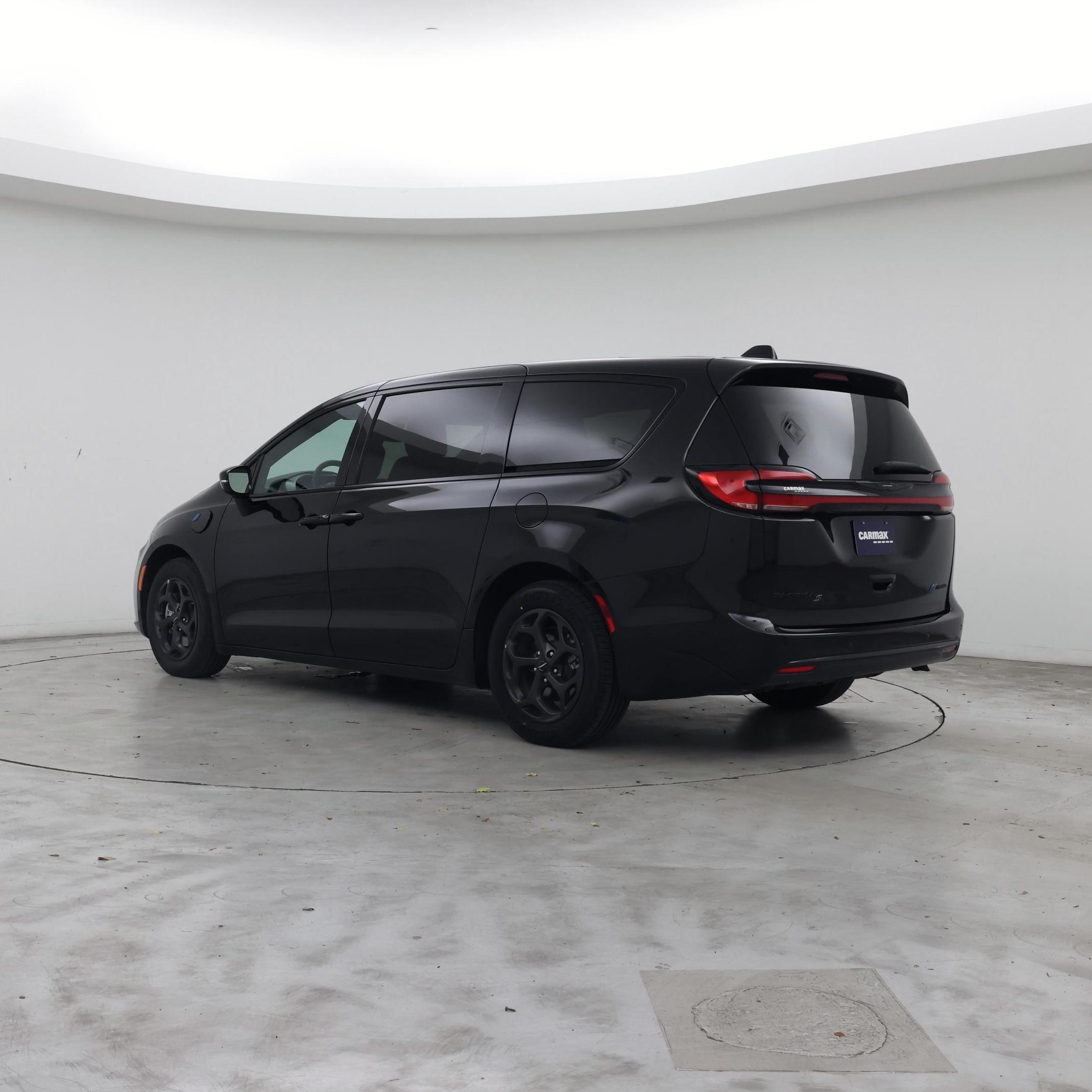 Thumbnail: 2023 Chrysler Pacifica - 2