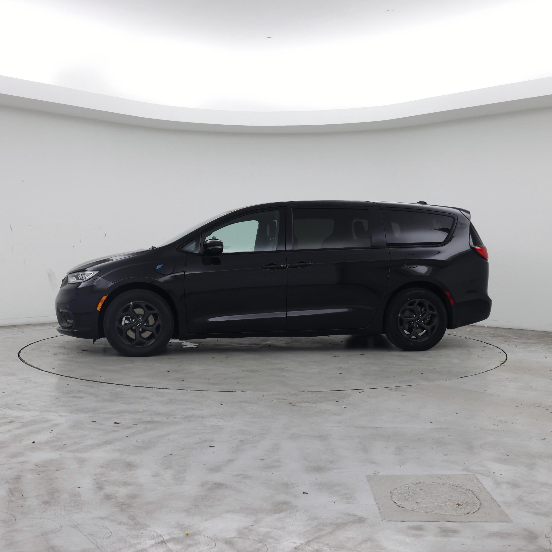 Thumbnail: 2023 Chrysler Pacifica - 3