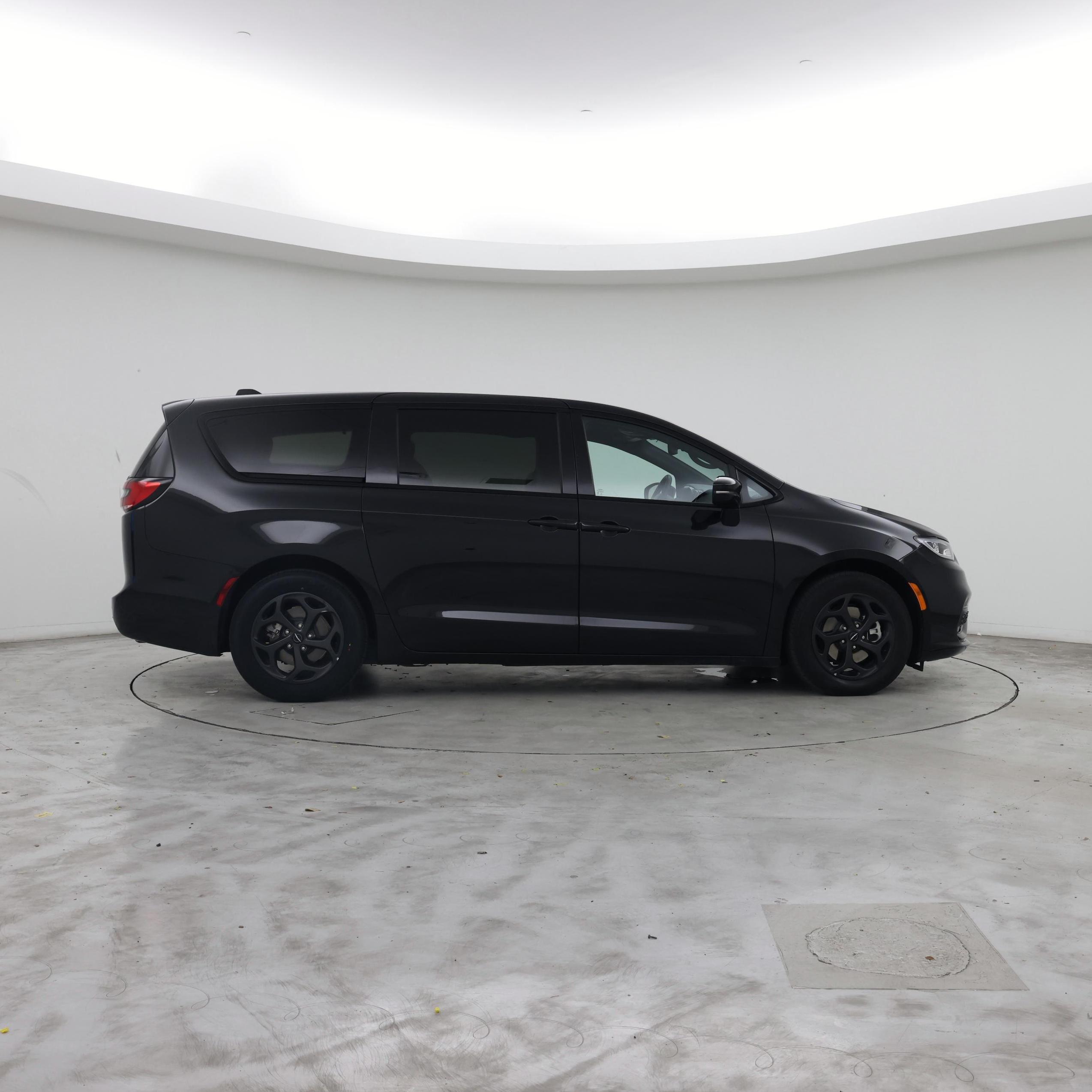Thumbnail: 2023 Chrysler Pacifica - 7