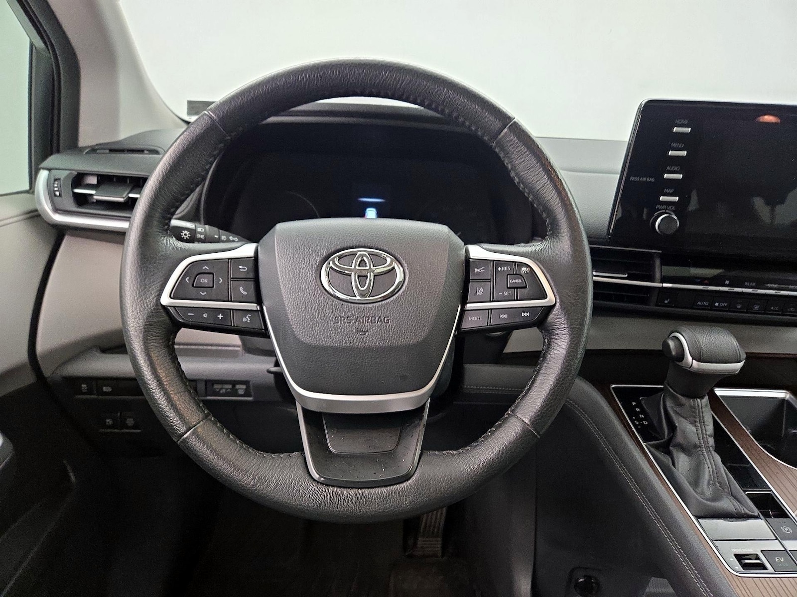 2022 Toyota Sienna XLE - Photo 11