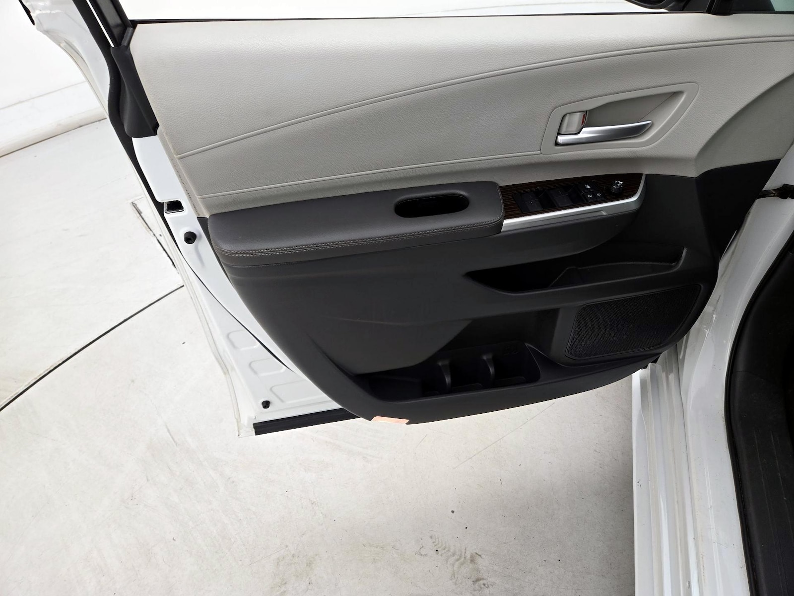 2022 Toyota Sienna XLE - Photo 13