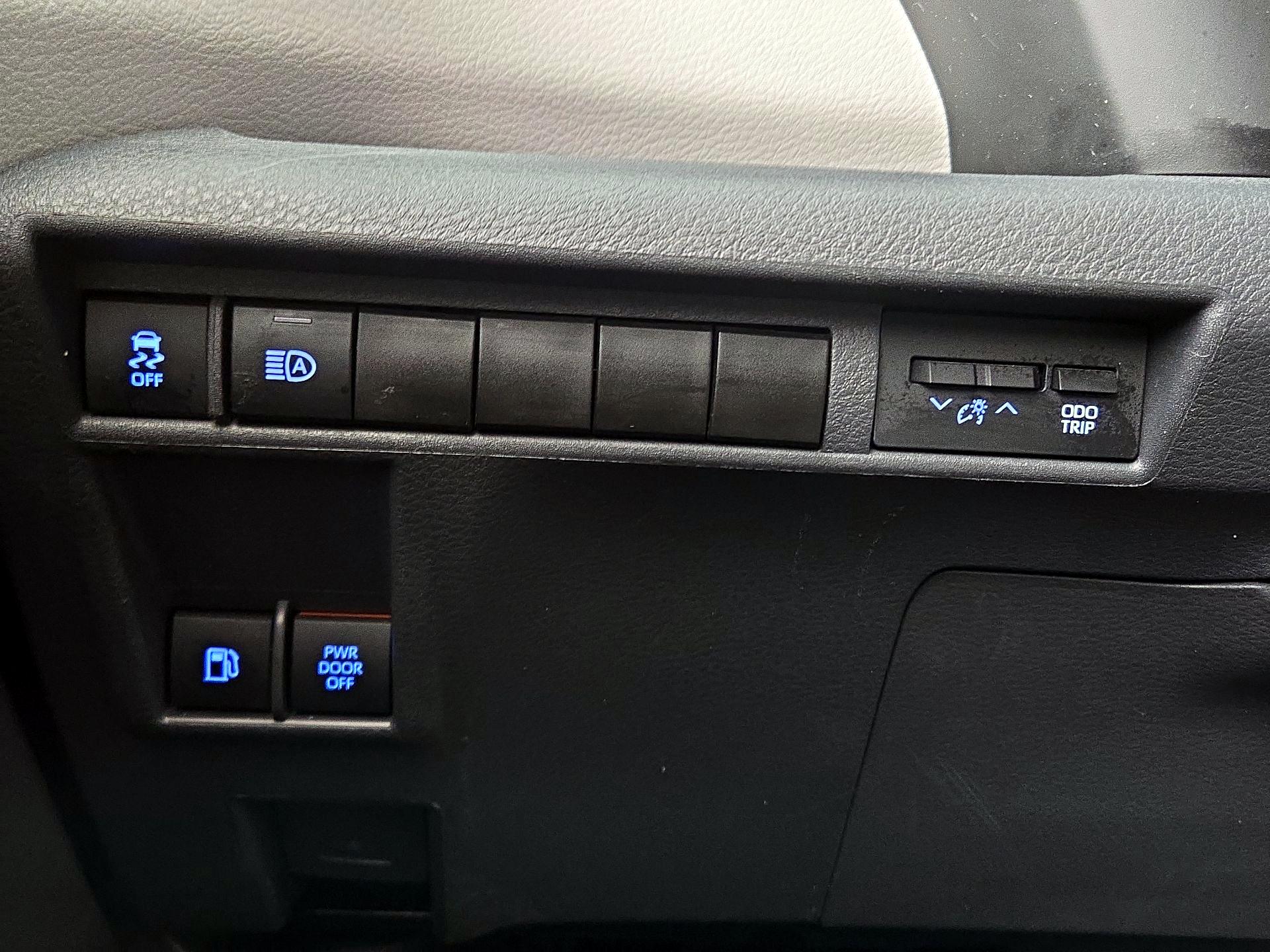 Thumbnail: 2022 Toyota Sienna - 13