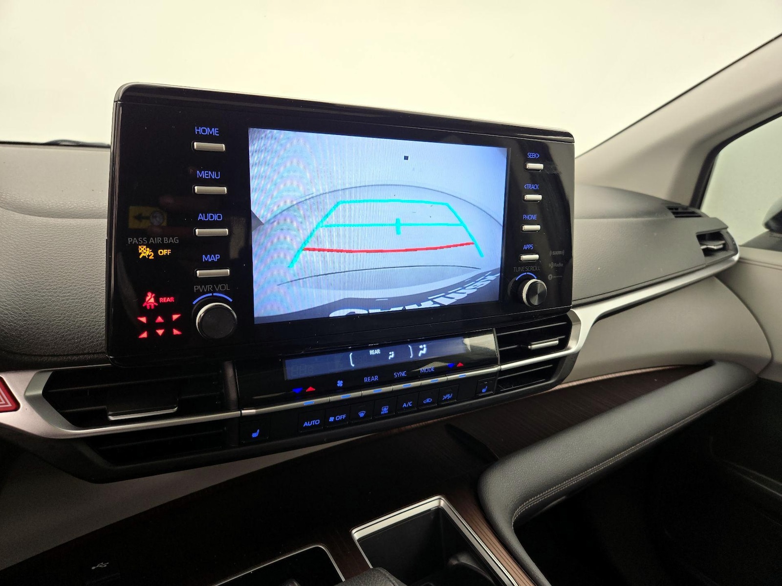 2022 Toyota Sienna XLE - Photo 15