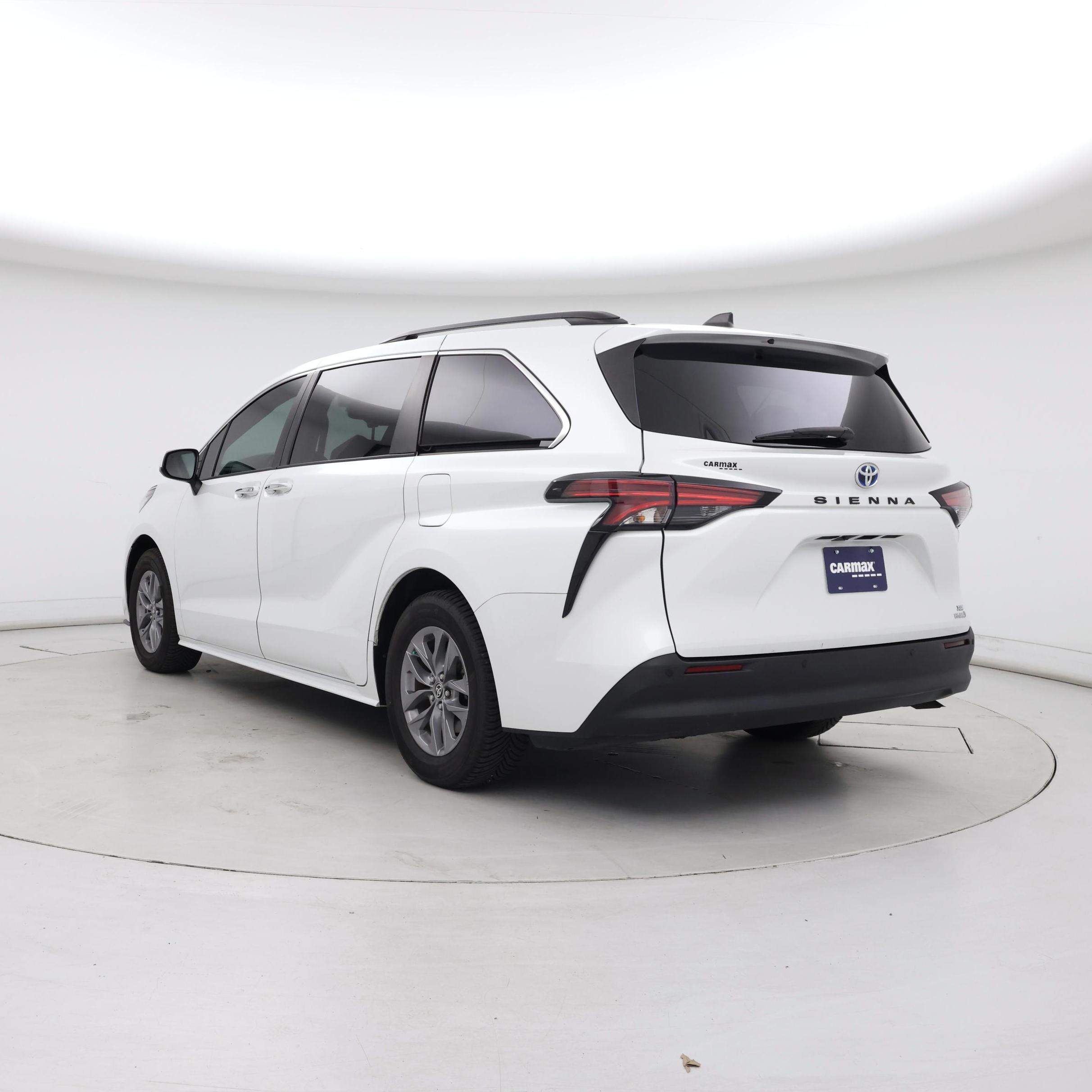 Thumbnail: 2022 Toyota Sienna - 2