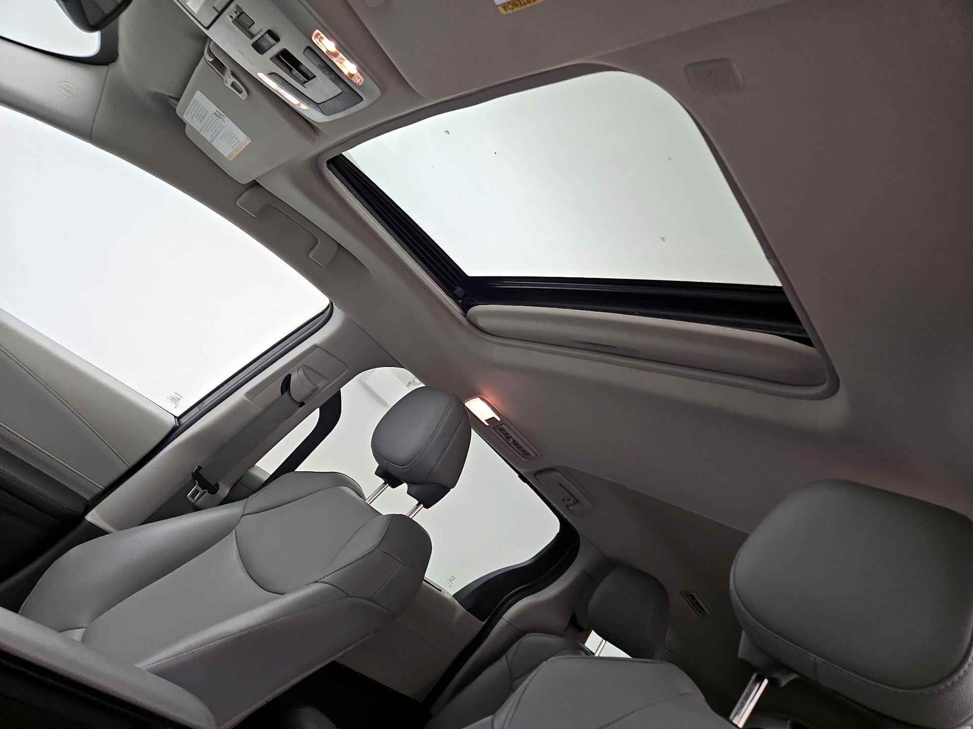Thumbnail: 2022 Toyota Sienna - 19