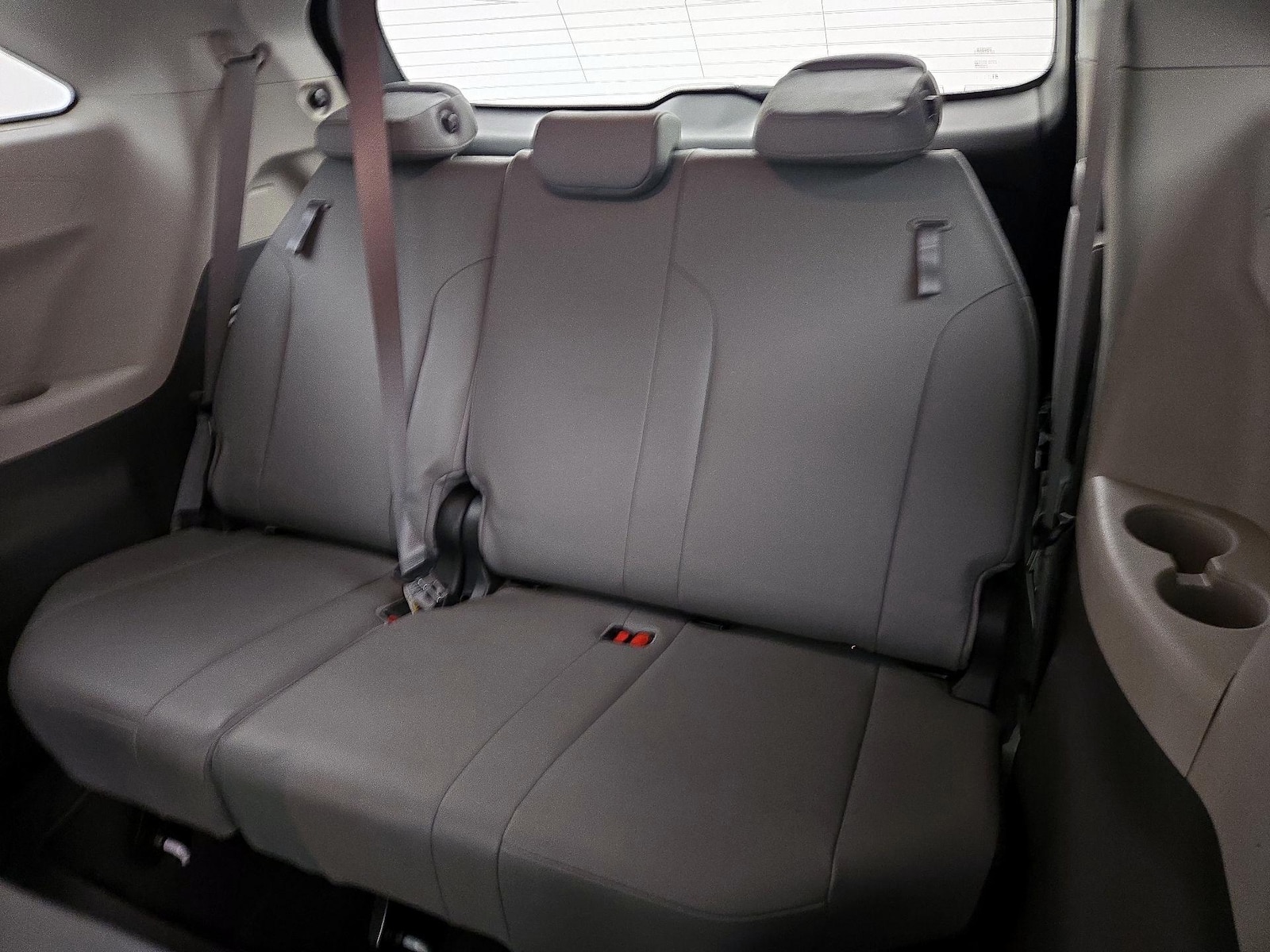 2022 Toyota Sienna XLE - Photo 22