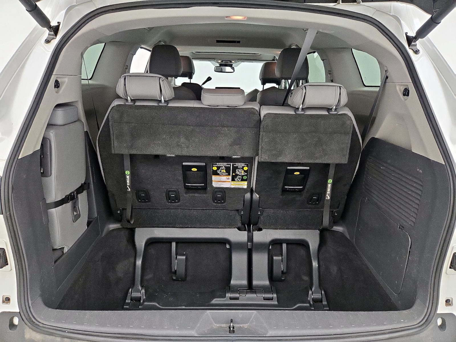 2022 Toyota Sienna XLE - Photo 23