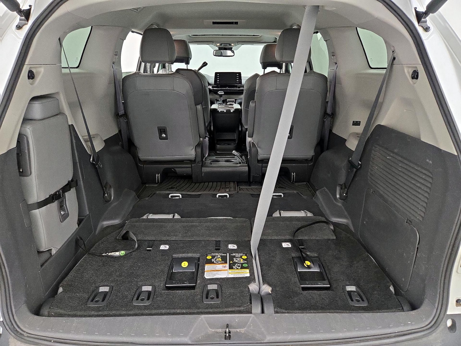 2022 Toyota Sienna XLE - Photo 24