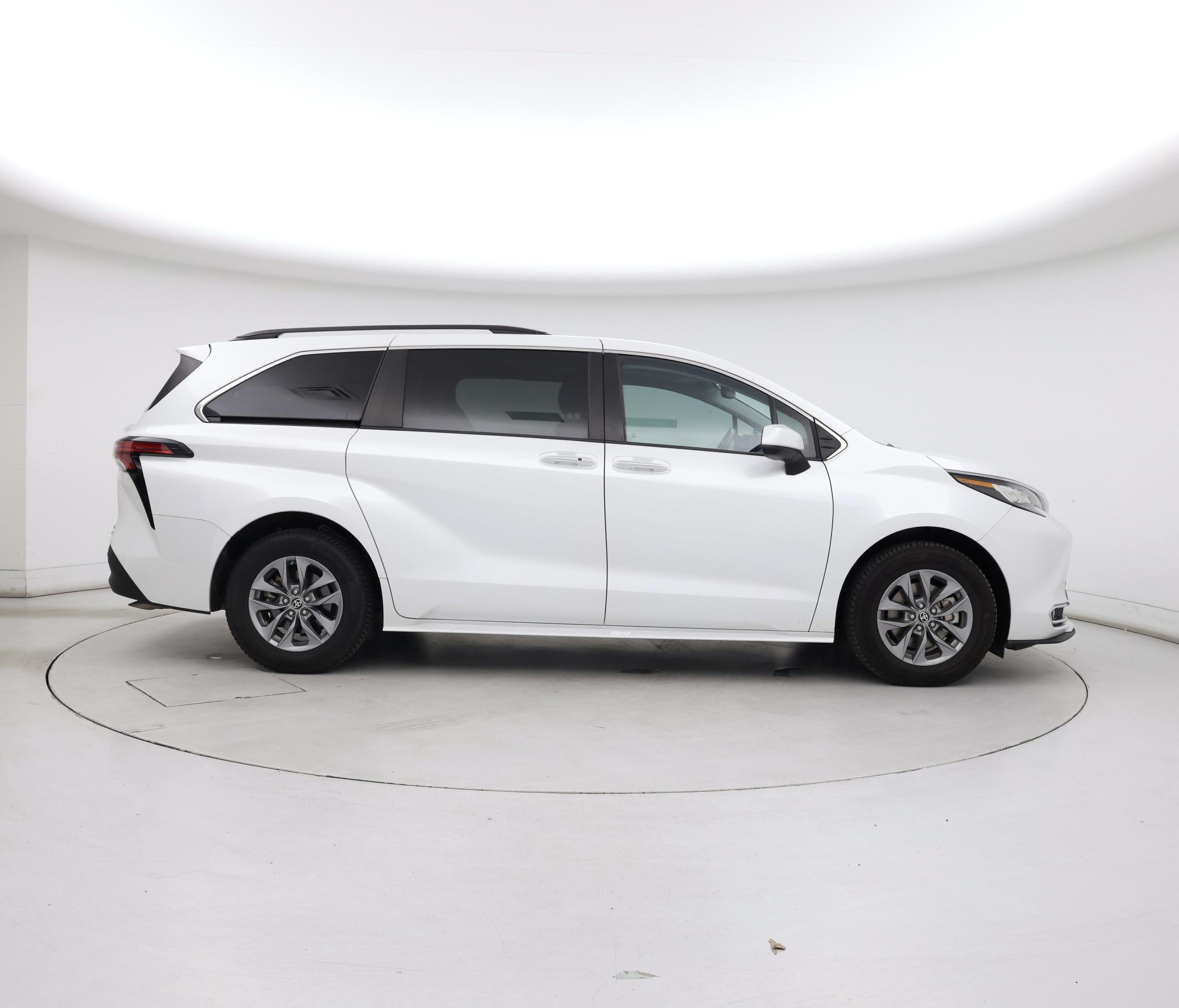 Thumbnail: 2022 Toyota Sienna - 7