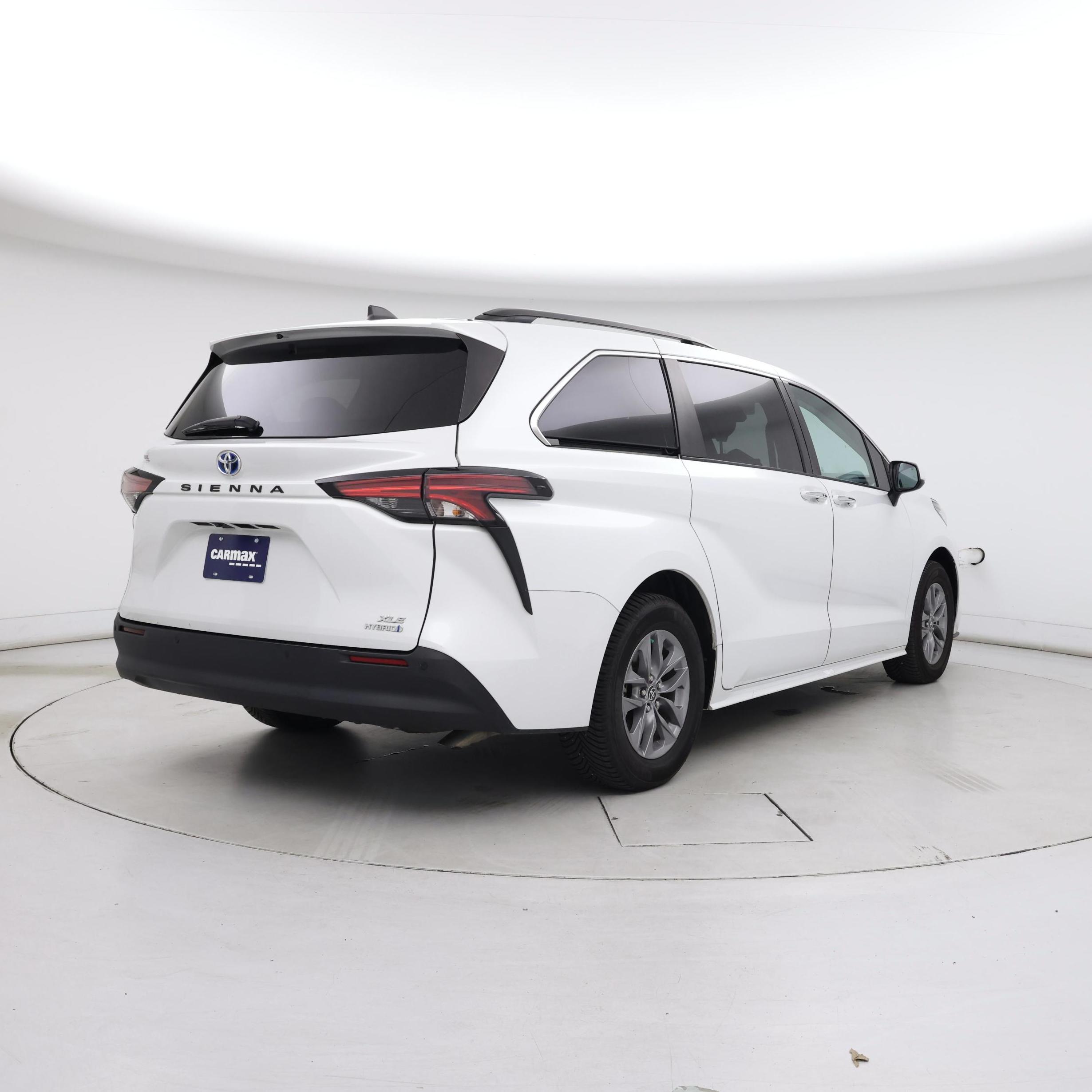 Thumbnail: 2022 Toyota Sienna - 8