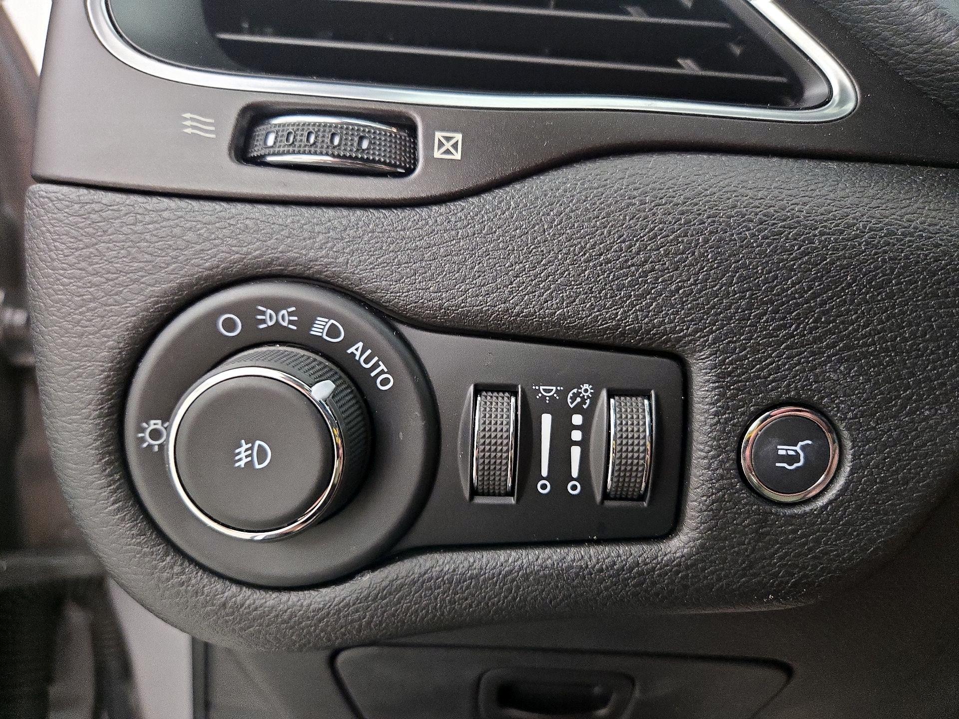 Thumbnail: 2021 Jeep Cherokee - 13