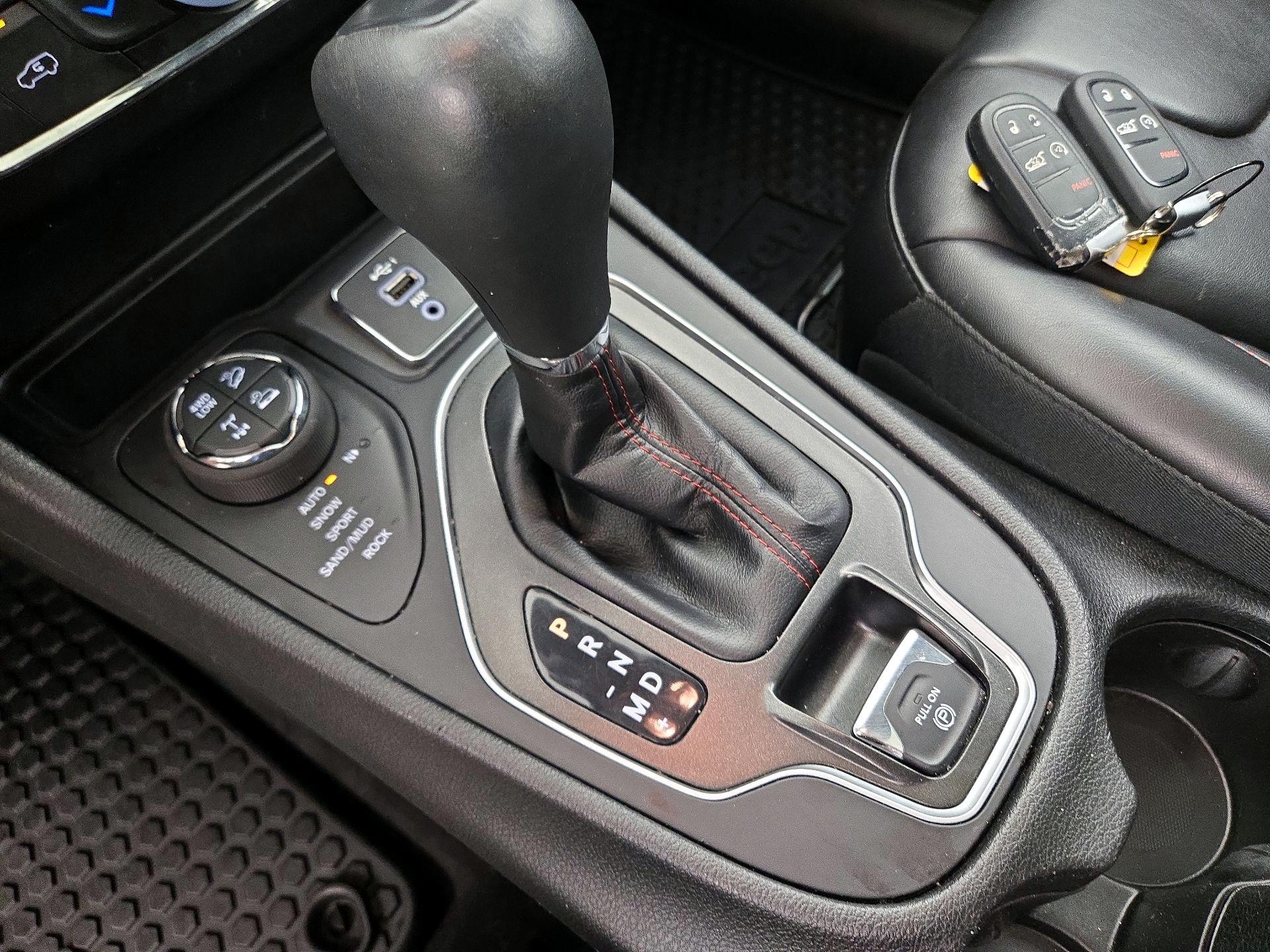 Thumbnail: 2021 Jeep Cherokee - 18