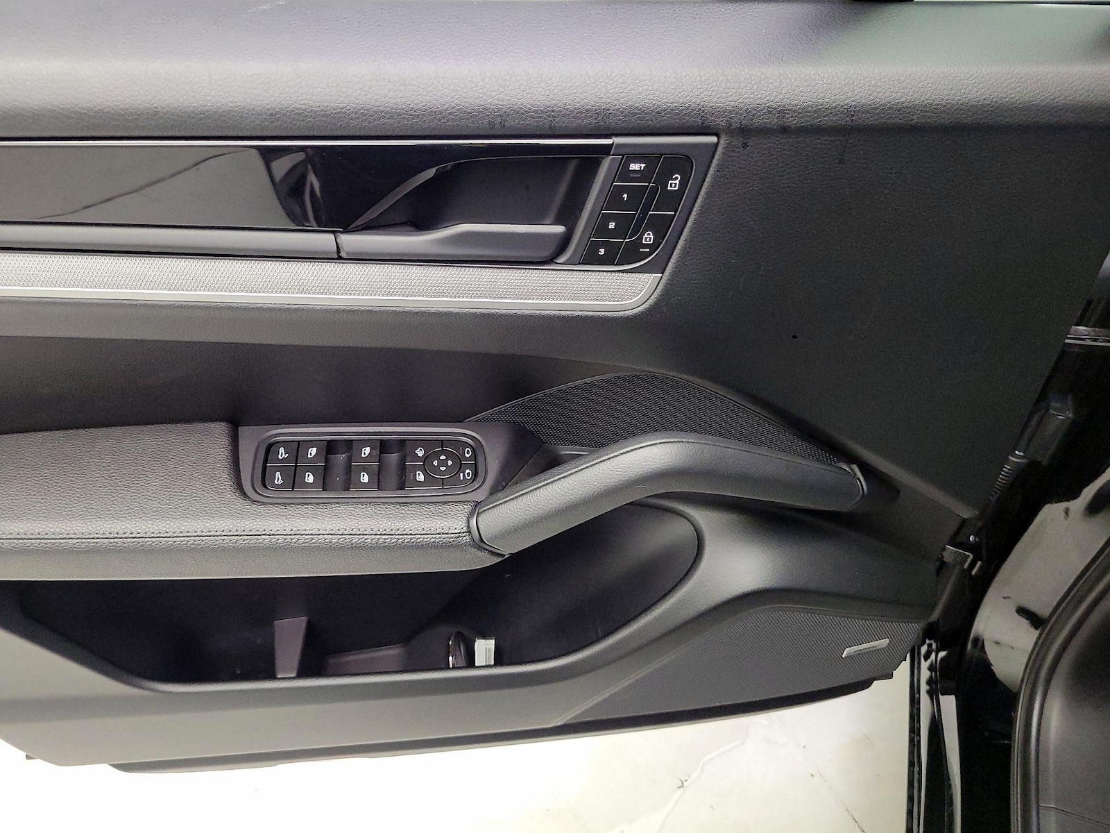 2024 Porsche Cayenne S - Photo 13