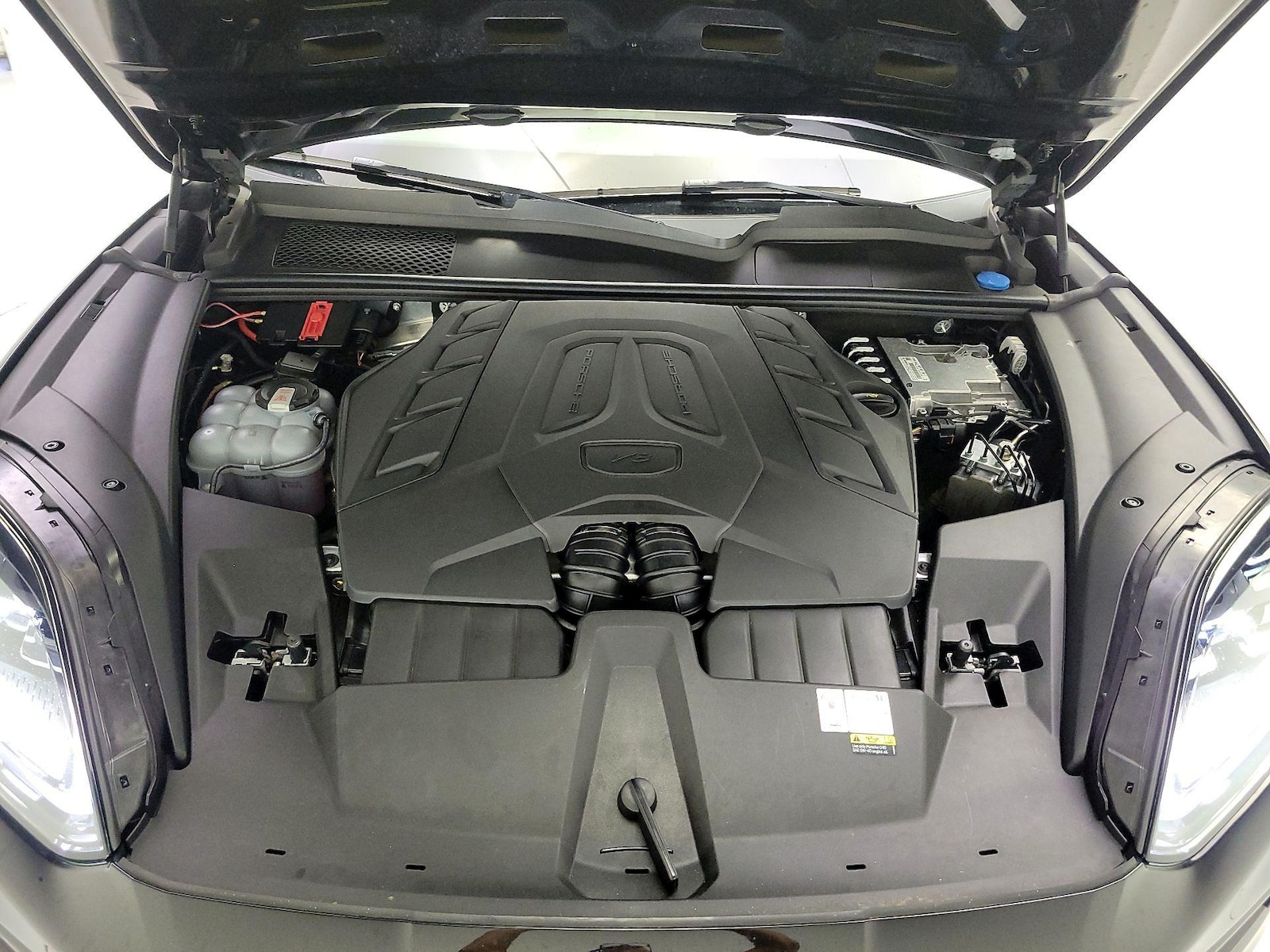 2024 Porsche Cayenne S - Photo 24