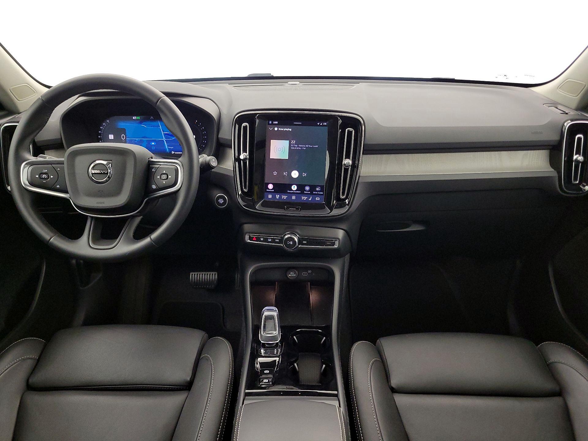 Thumbnail: 2025 Volvo XC40 - 9