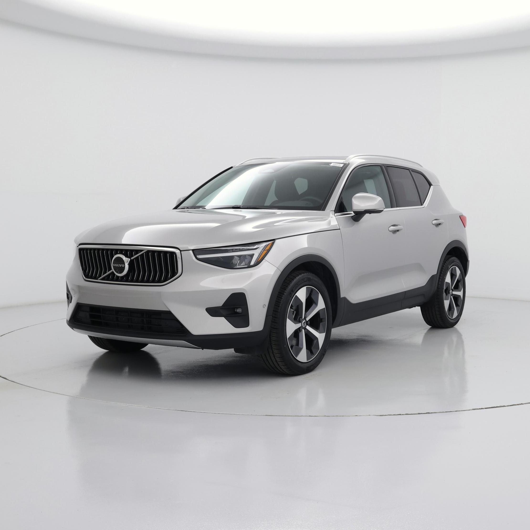 Thumbnail: 2025 Volvo XC40 - 4