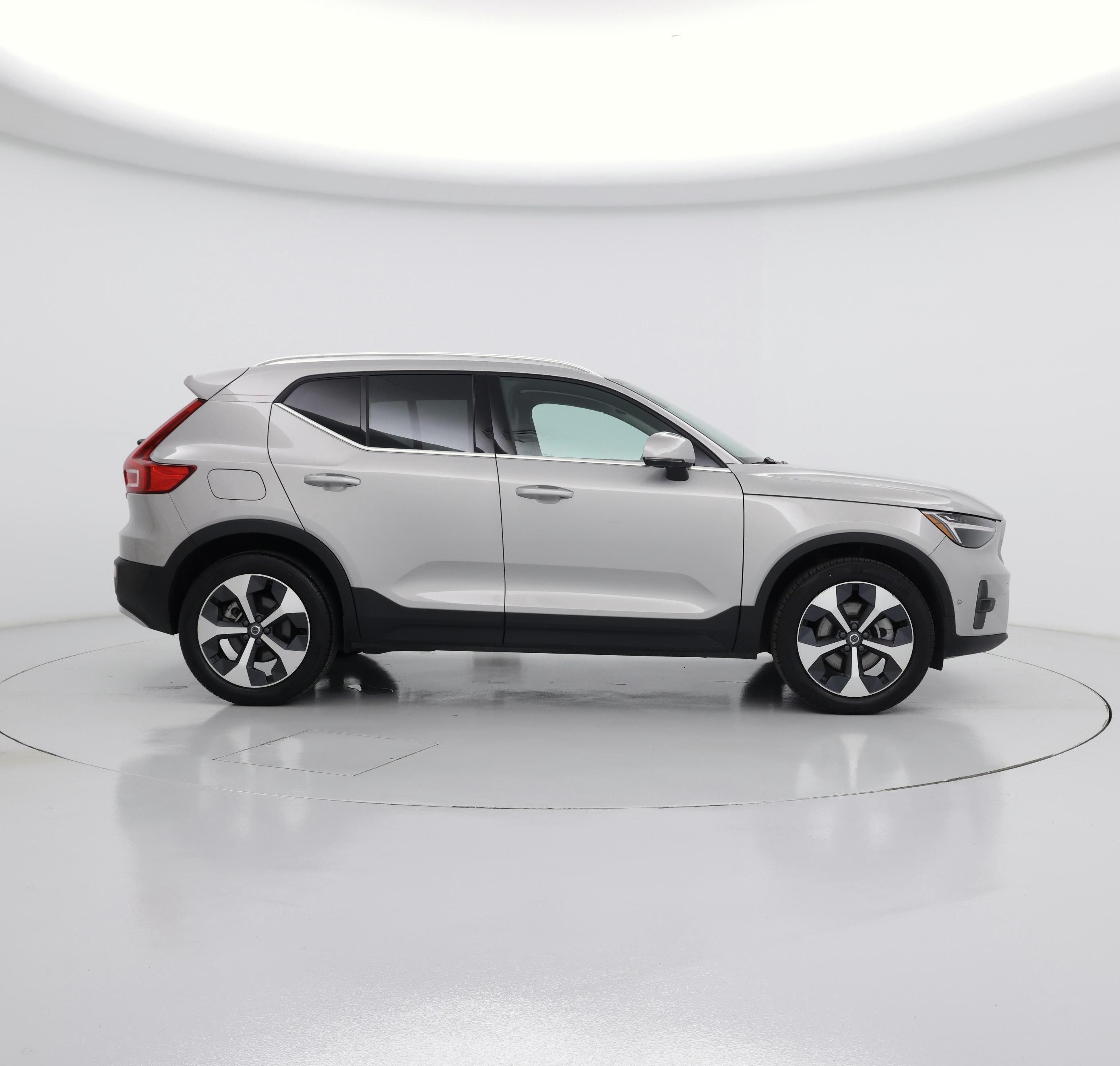 Thumbnail: 2025 Volvo XC40 - 7