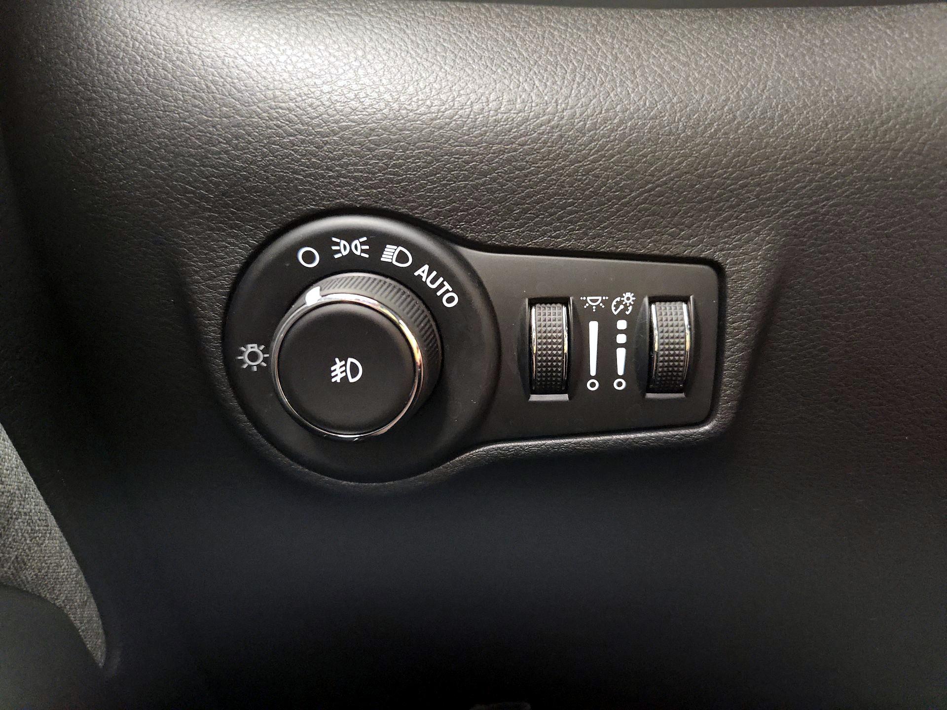 Thumbnail: 2023 Jeep Compass - 13