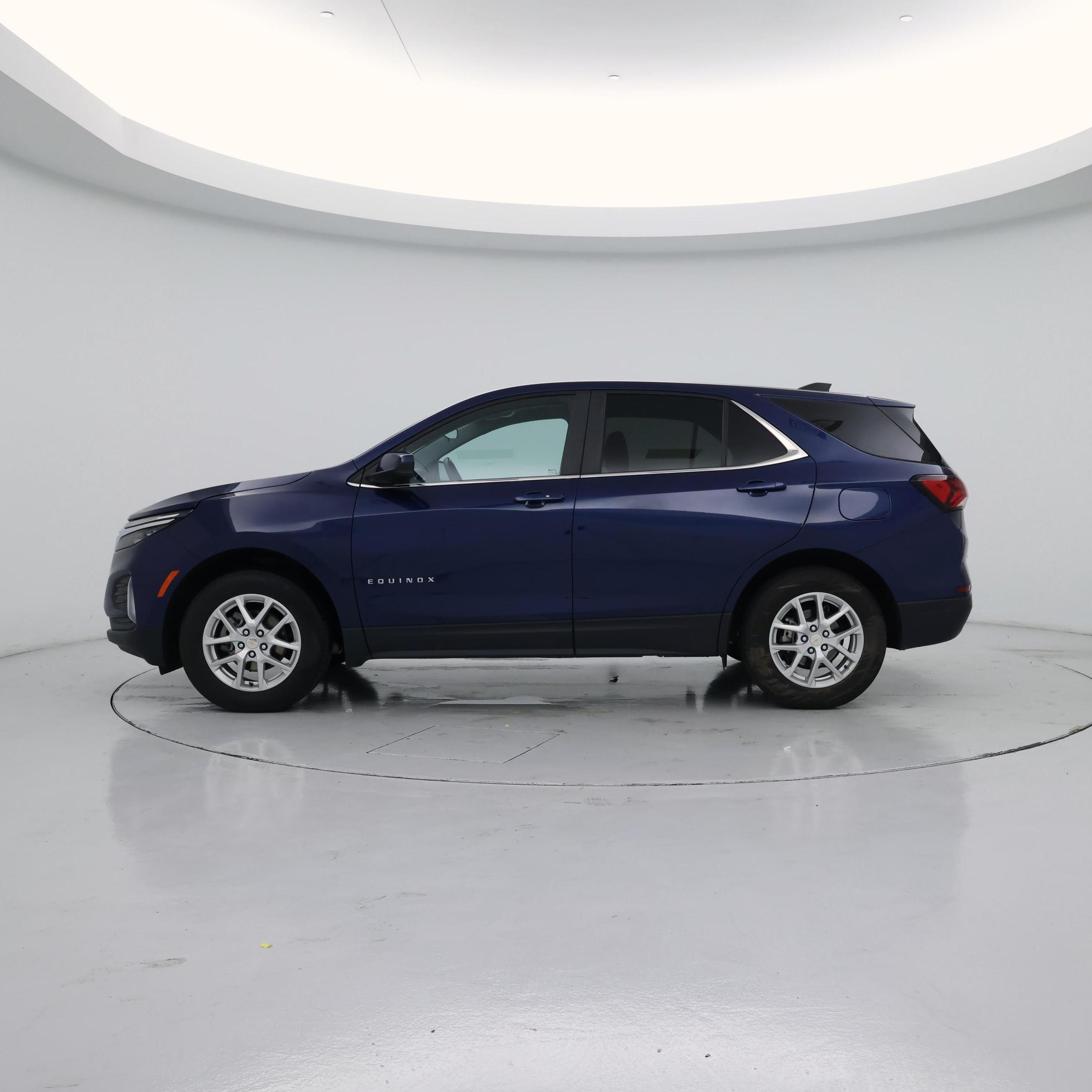 Thumbnail: 2022 Chevrolet Equinox - 3