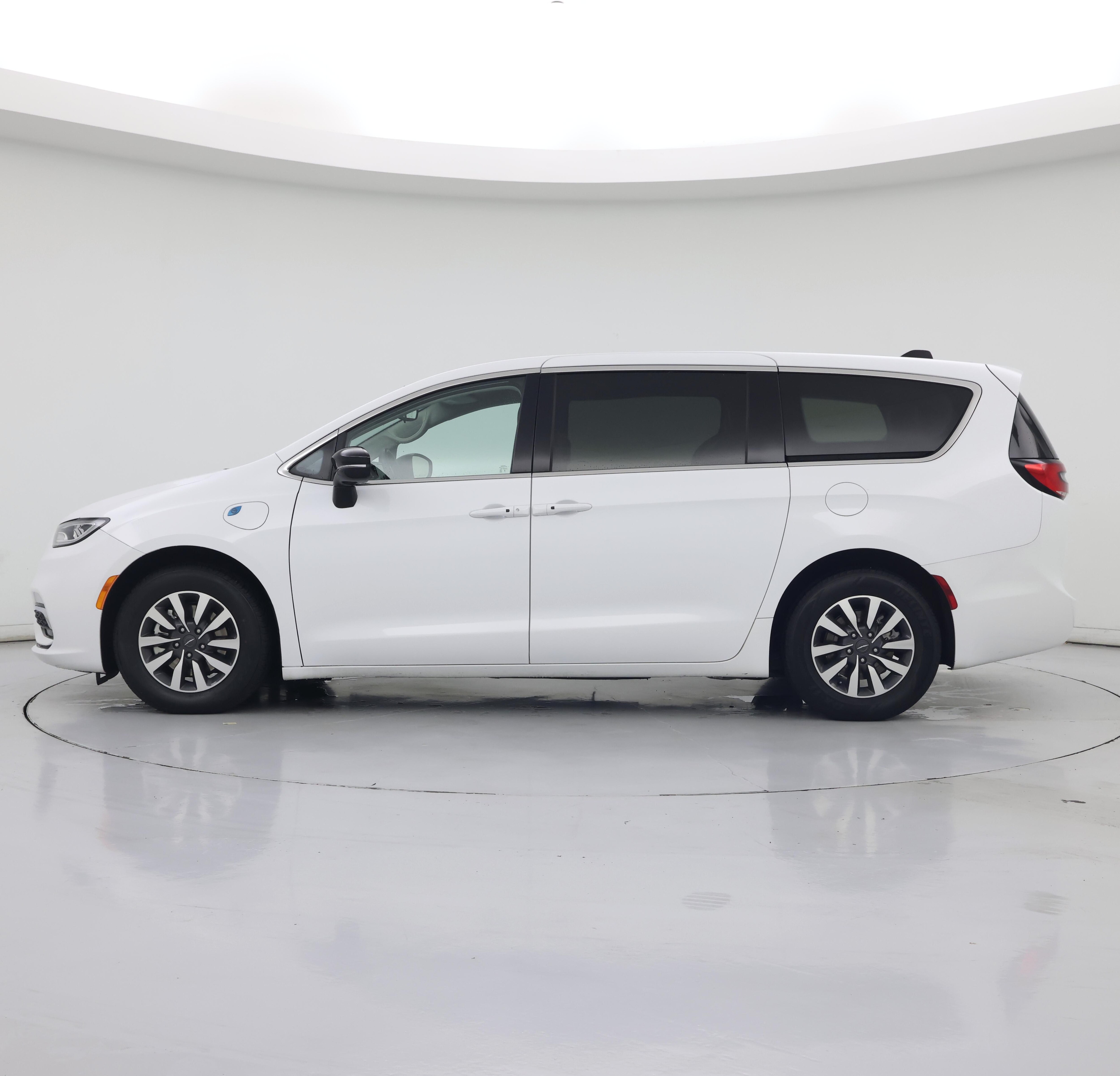 Thumbnail: 2024 Chrysler Pacifica - 3