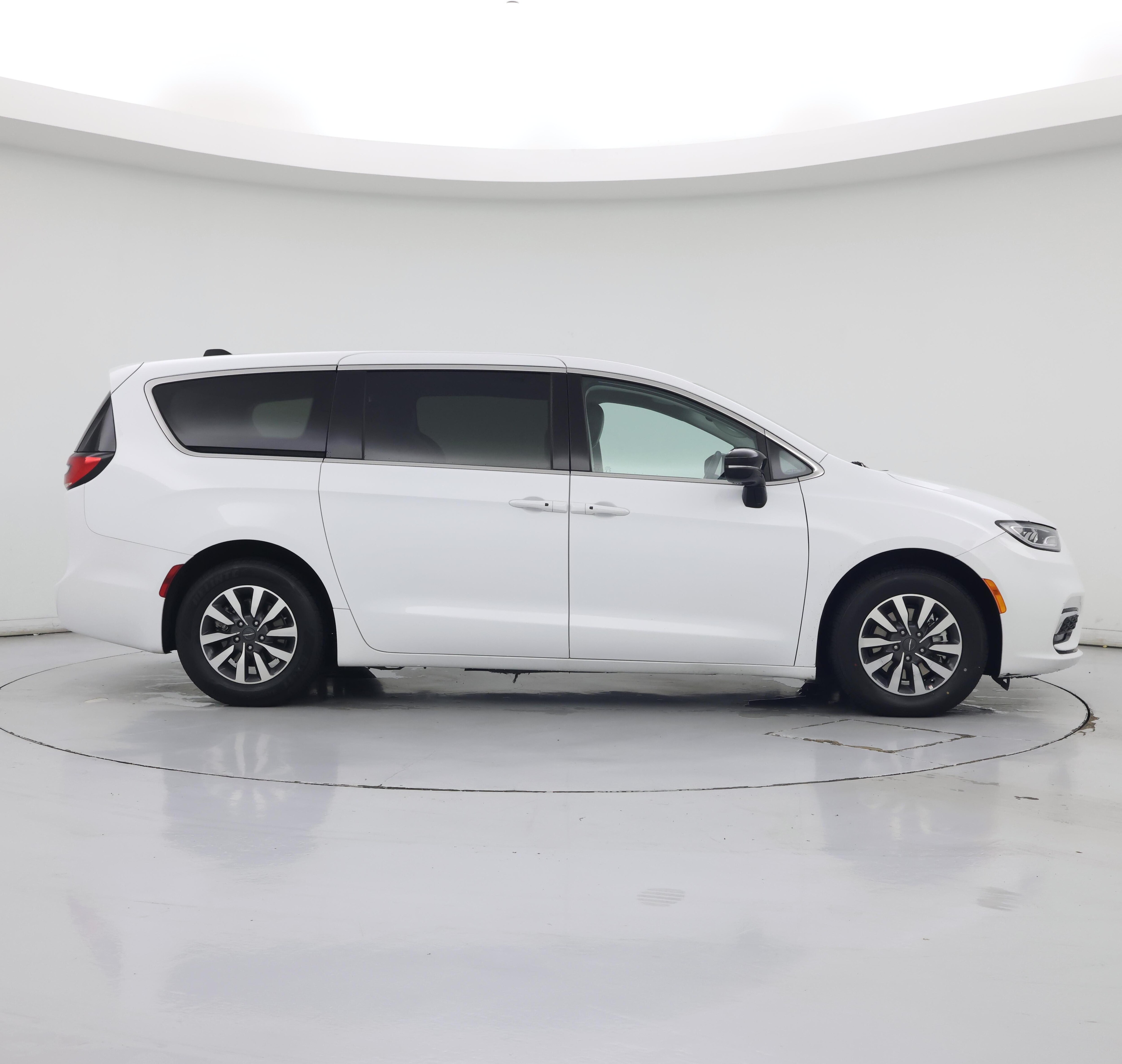 Thumbnail: 2024 Chrysler Pacifica - 7
