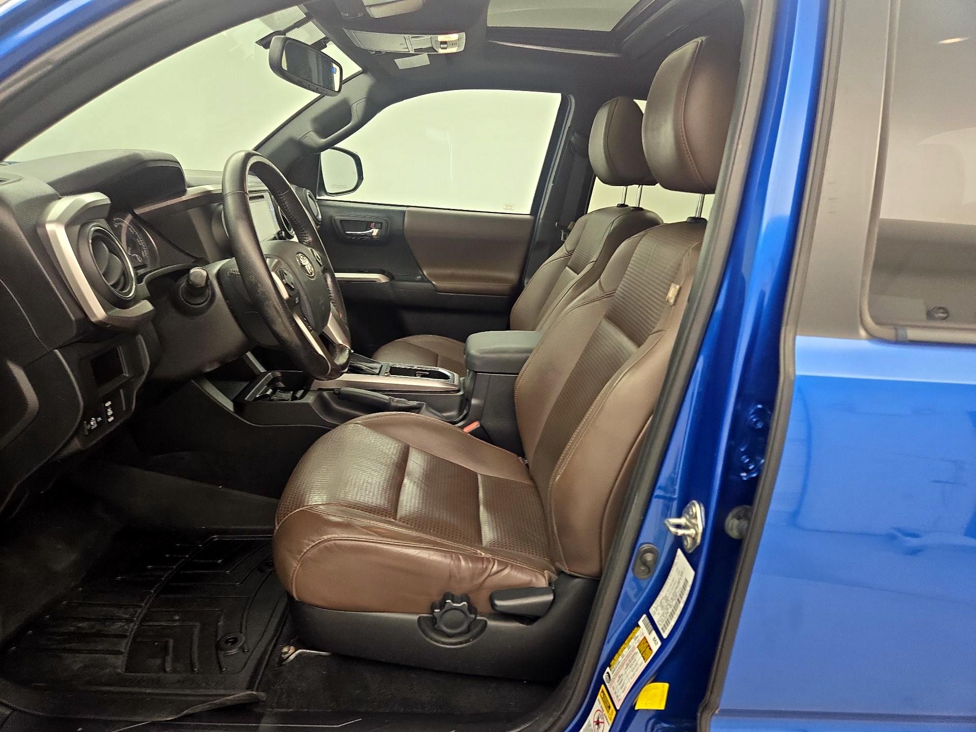 Thumbnail: 2016 Toyota Tacoma - 11