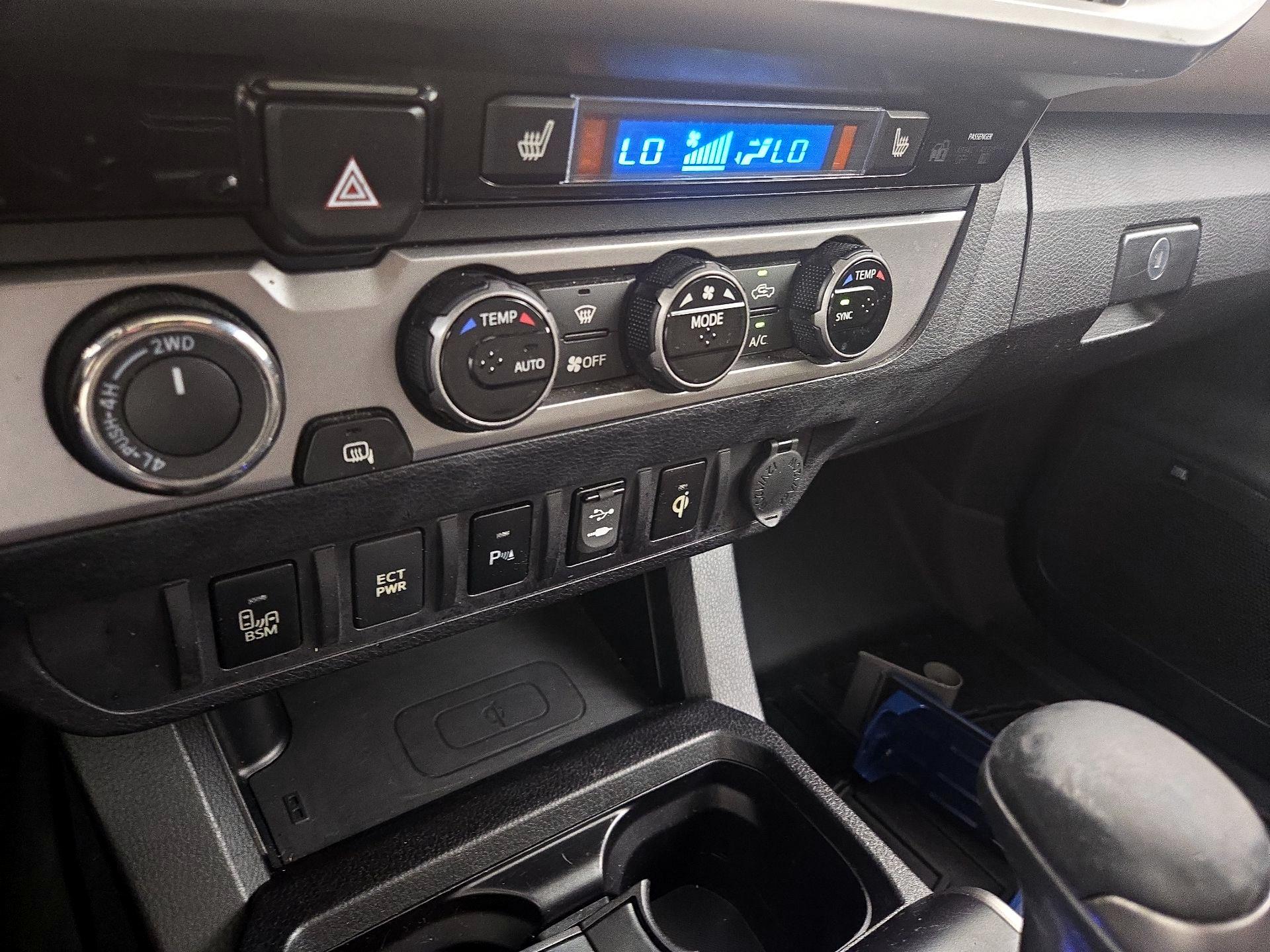Thumbnail: 2016 Toyota Tacoma - 17