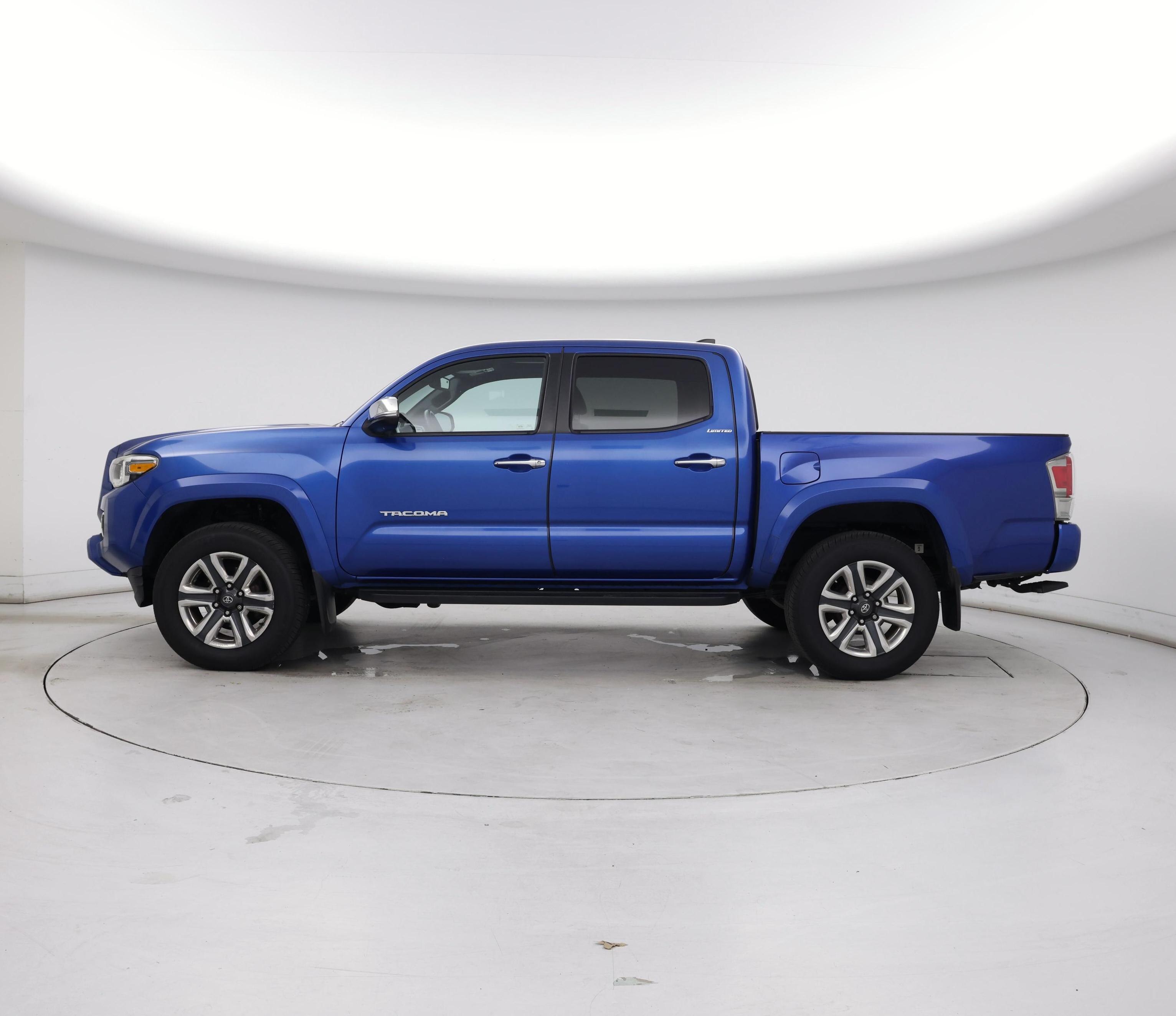 Thumbnail: 2016 Toyota Tacoma - 3
