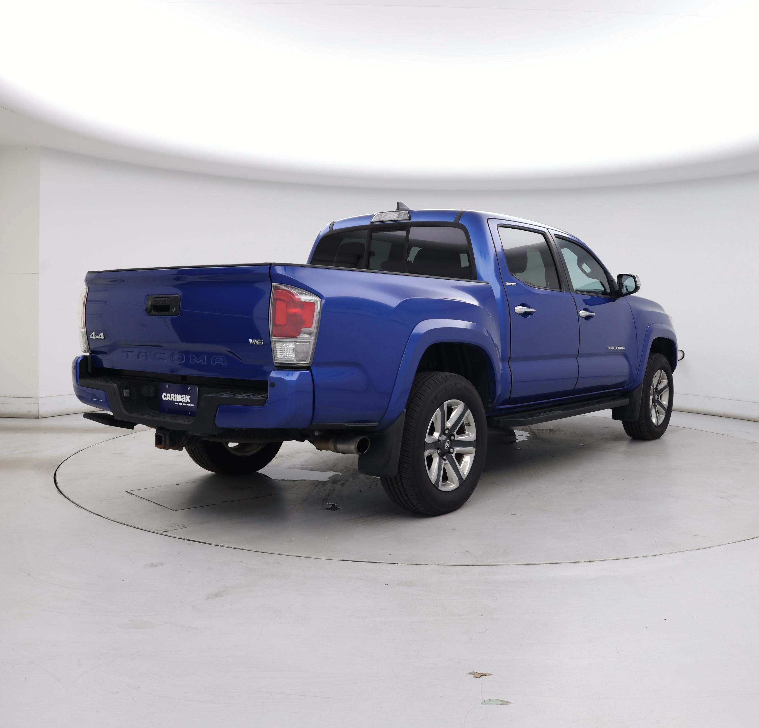 Thumbnail: 2016 Toyota Tacoma - 8