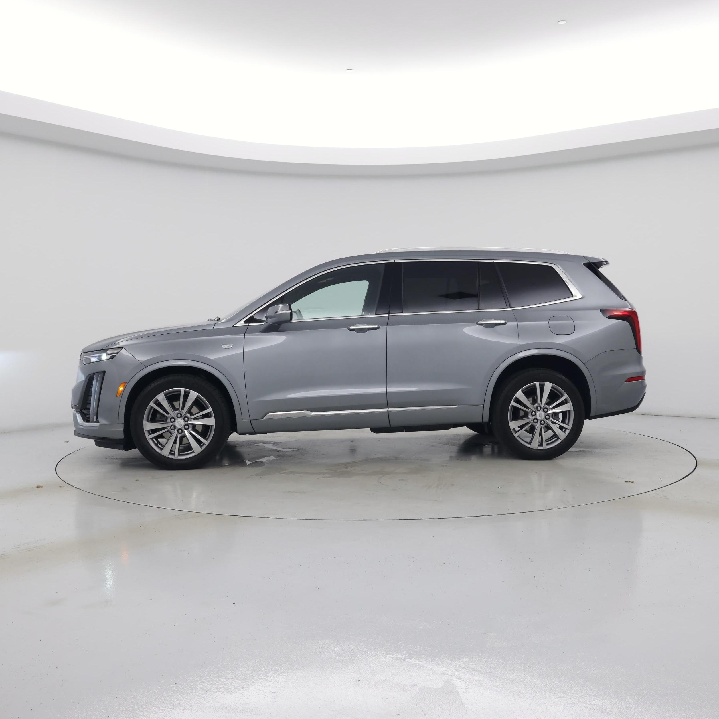 Thumbnail: 2023 Cadillac XT6 - 3