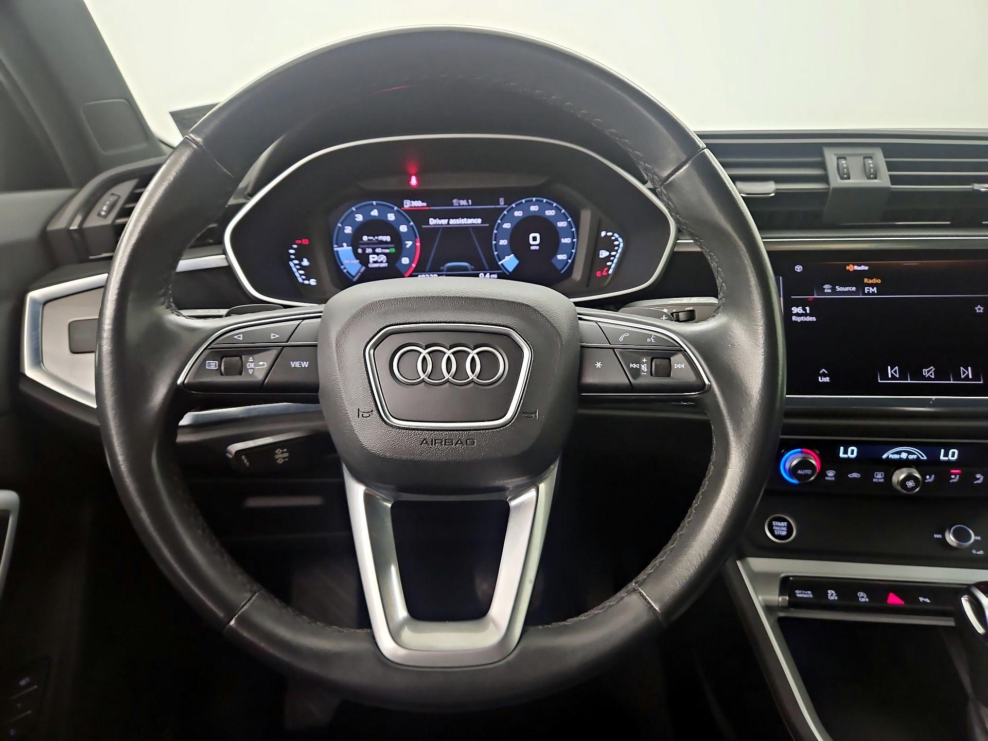 Thumbnail: 2023 Audi Q3 - 10
