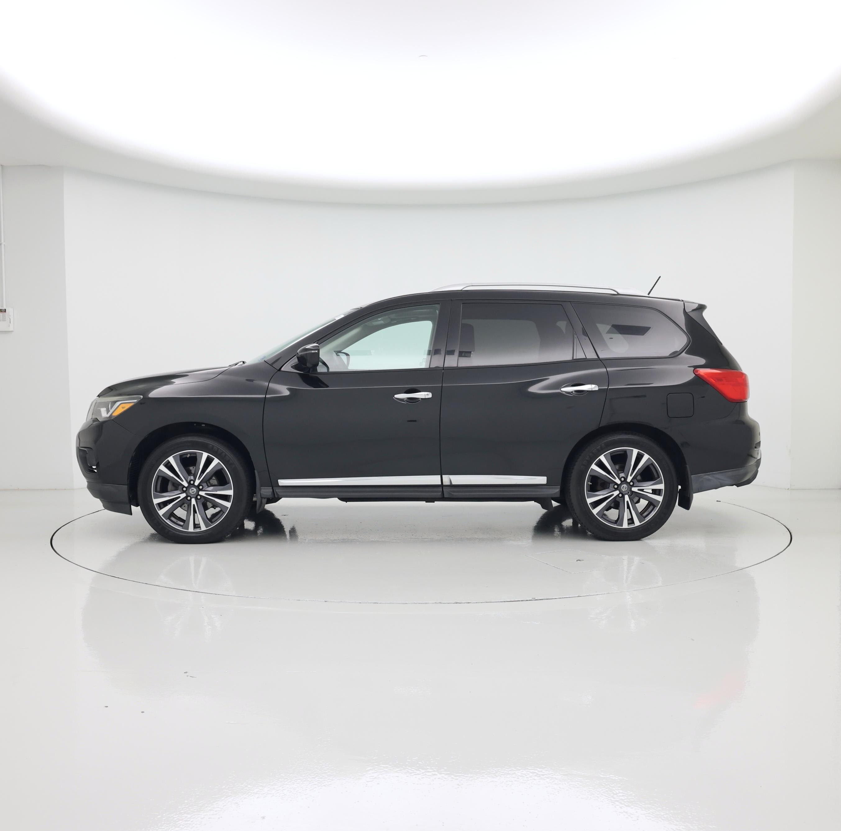 Thumbnail: 2017 Nissan Pathfinder - 3