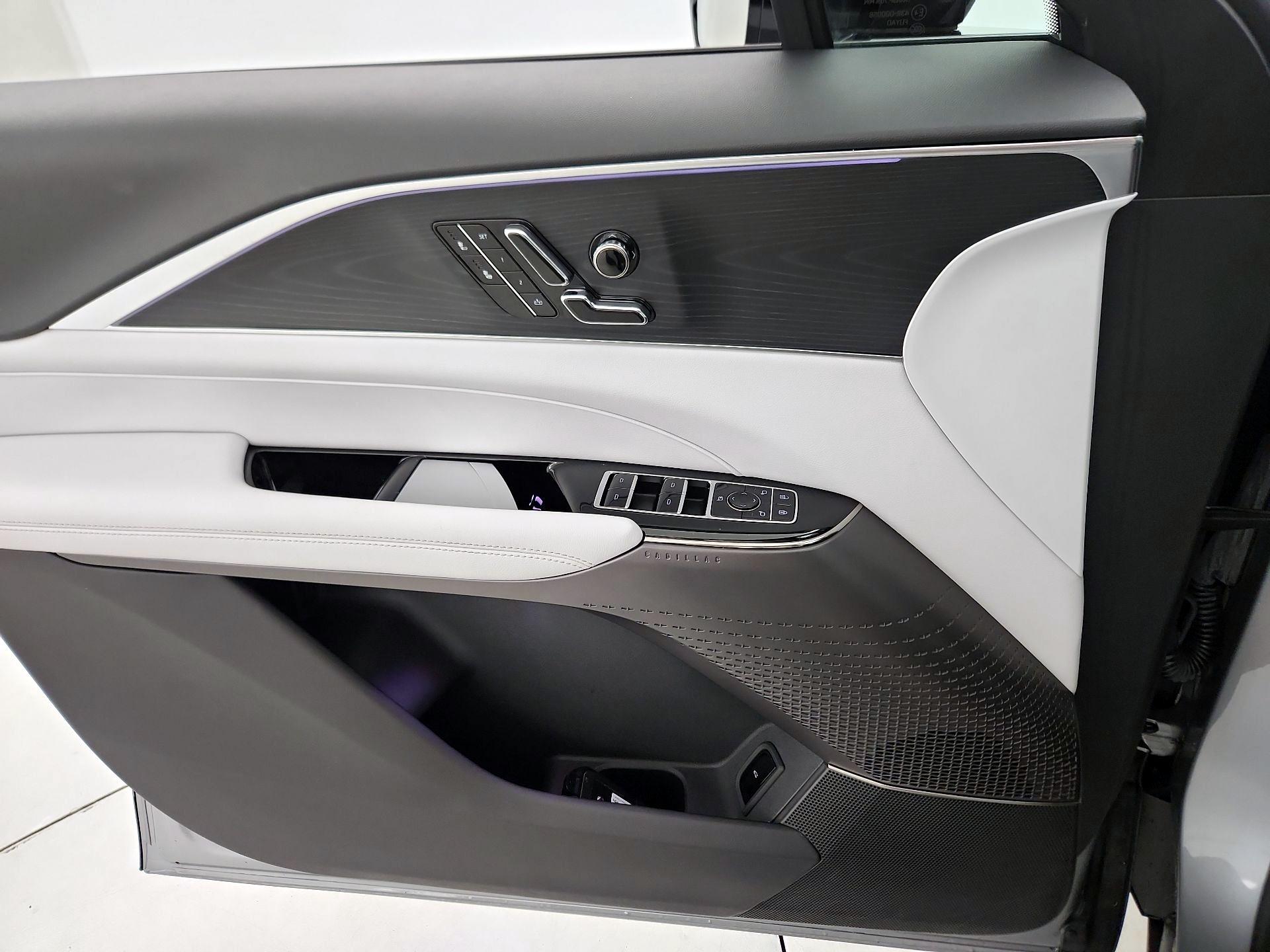 Thumbnail: 2025 Cadillac Lyriq - 12