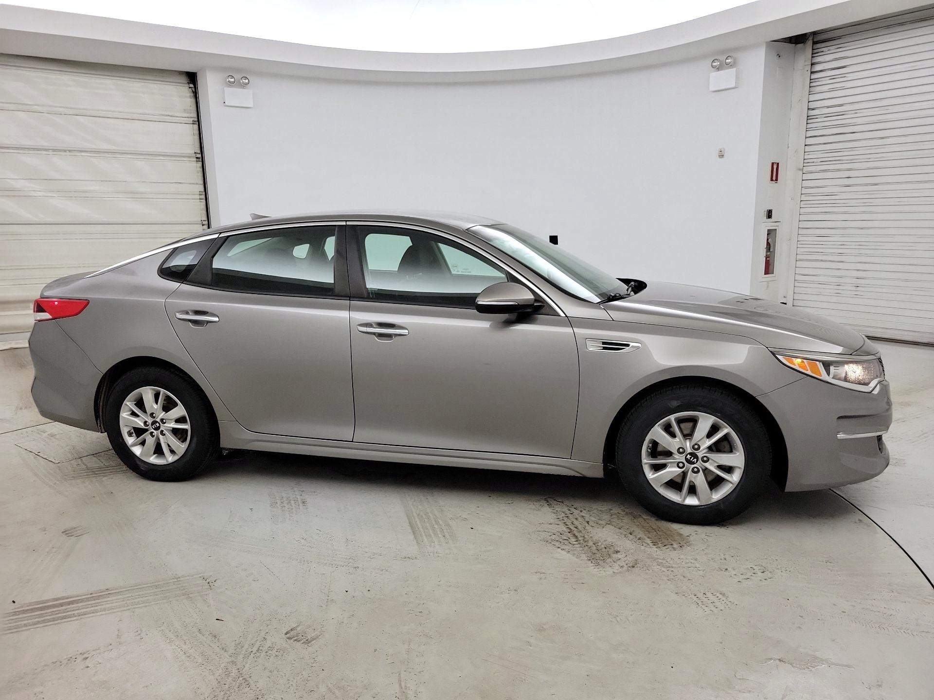 Thumbnail: 2016 Kia Optima - 4