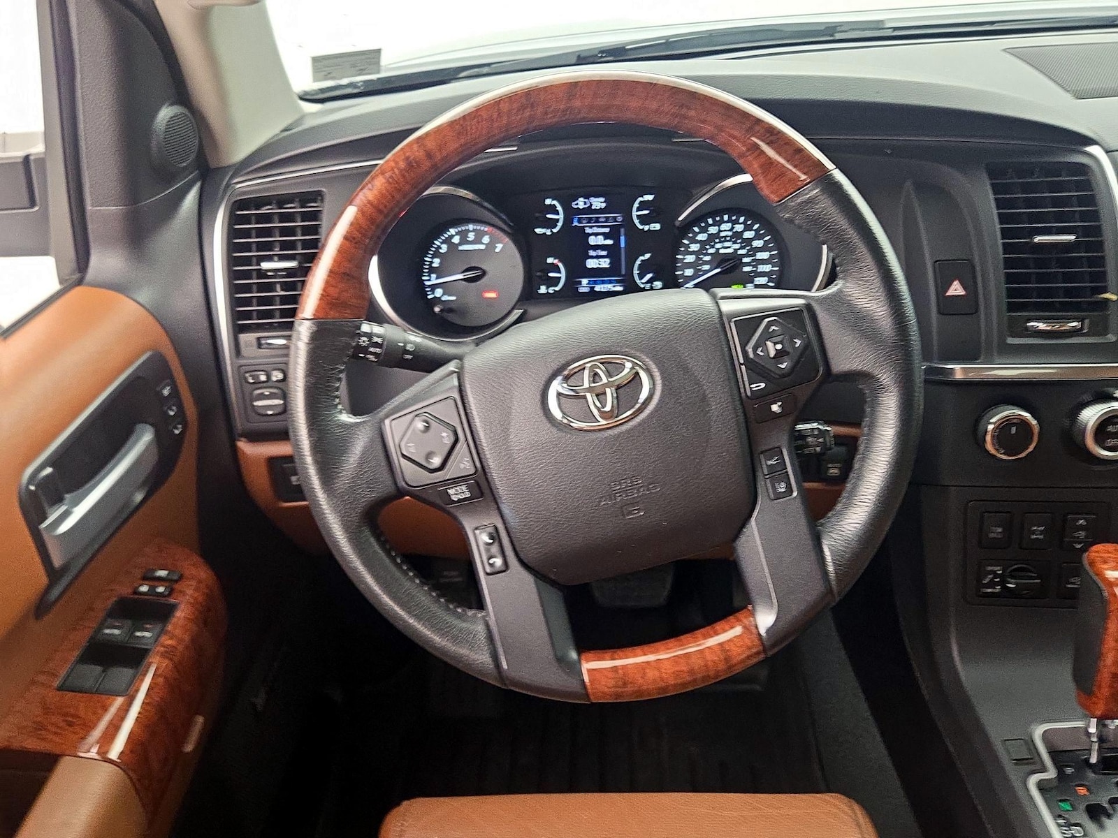 2021 Toyota Sequoia Platinum - Photo 11
