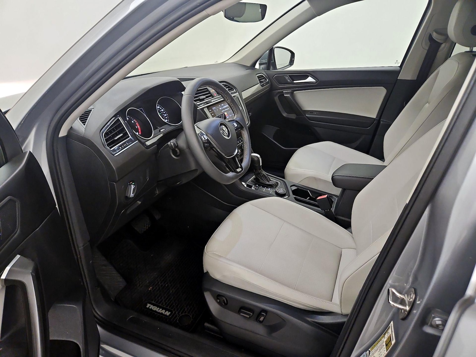 2021 Volkswagen Tiguan SE - Photo 12