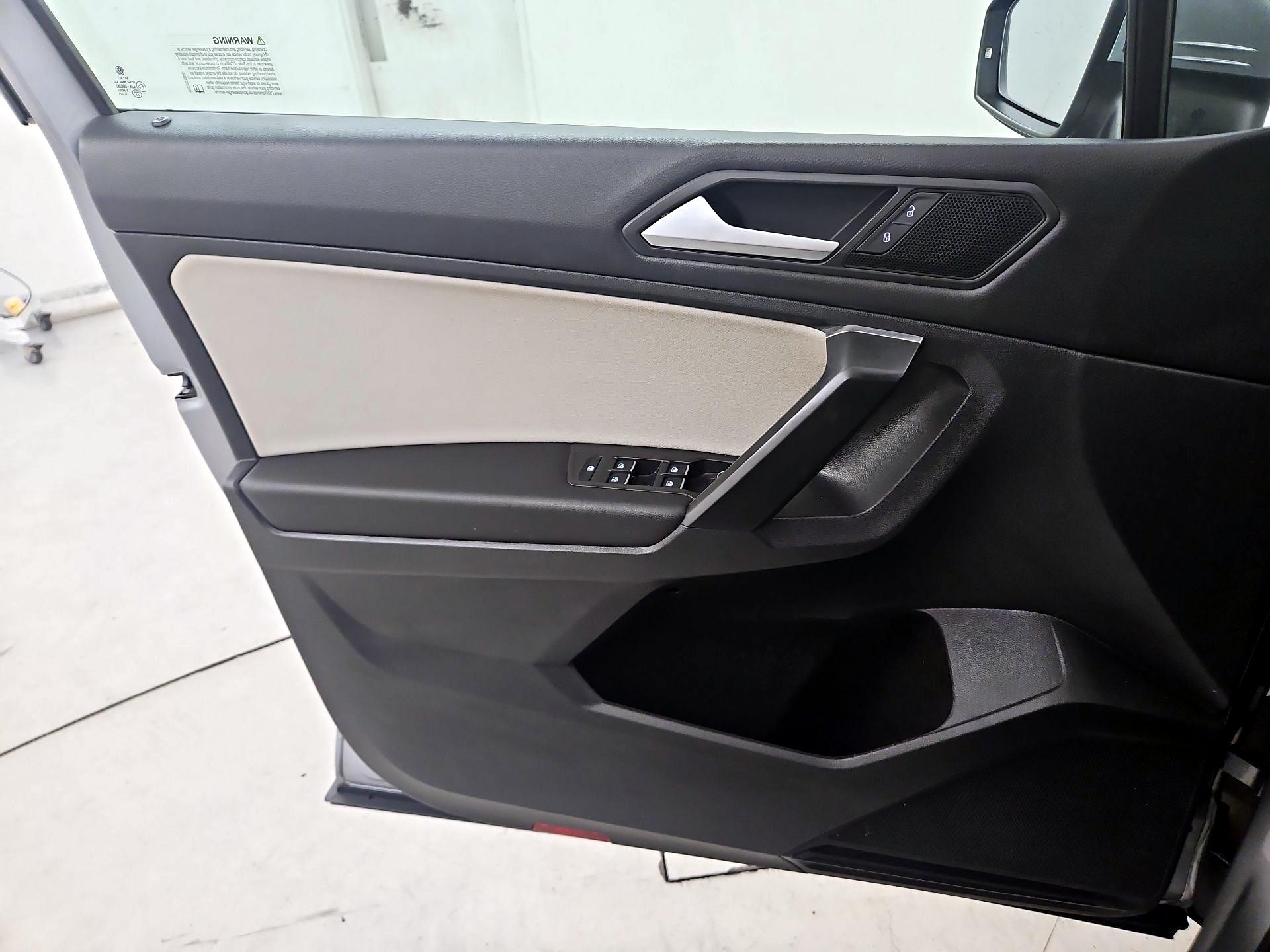 Thumbnail: 2021 Volkswagen Tiguan - 12
