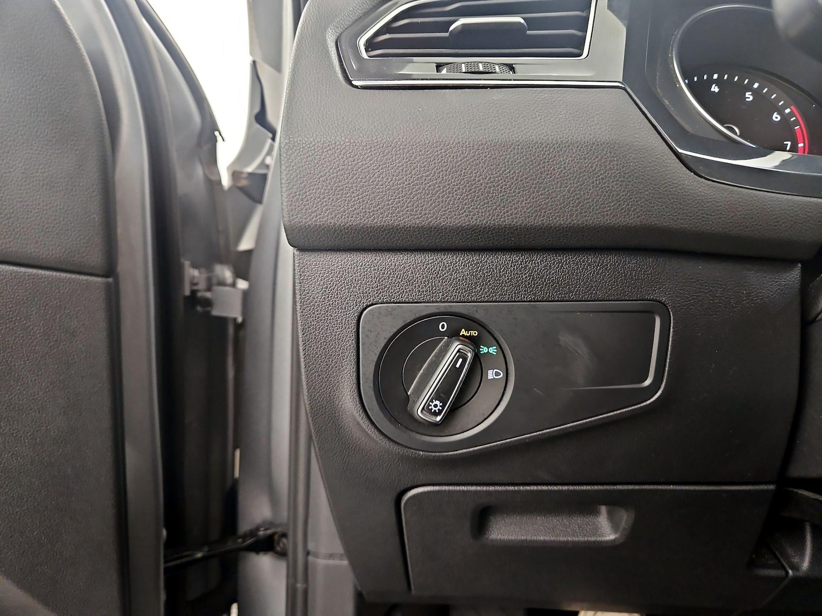 2021 Volkswagen Tiguan SE - Photo 14