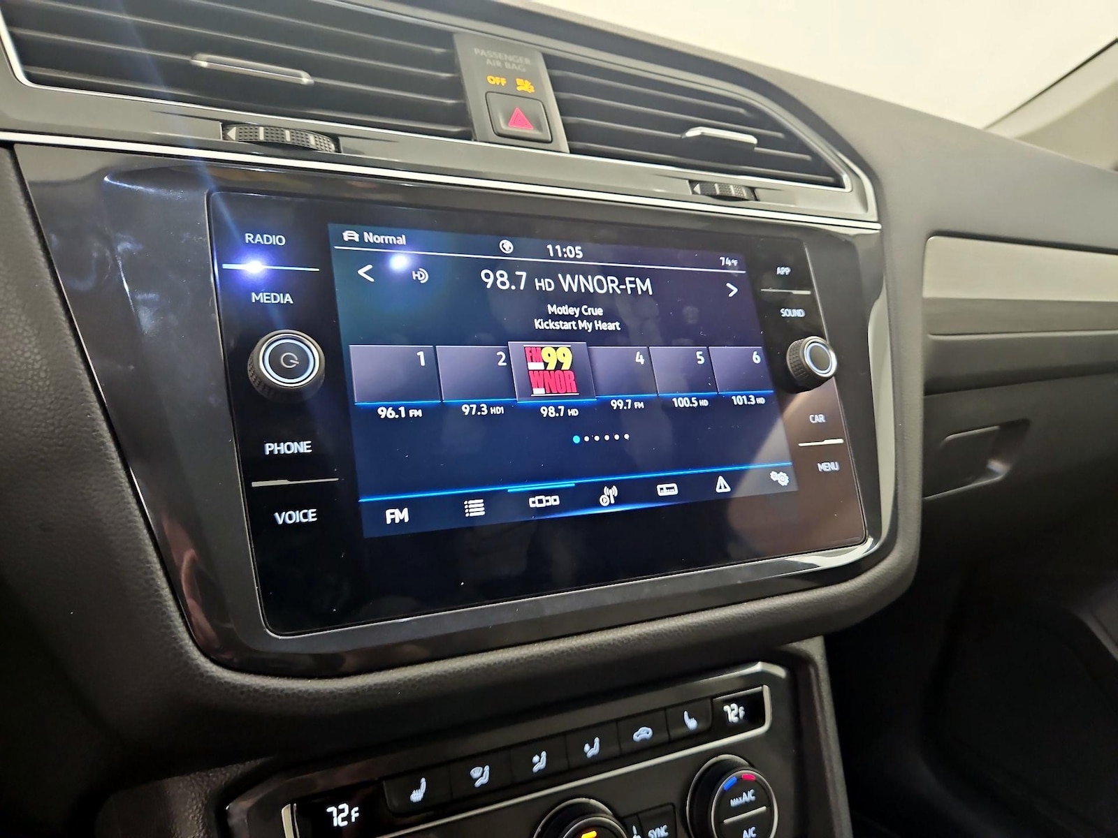2021 Volkswagen Tiguan SE - Photo 16