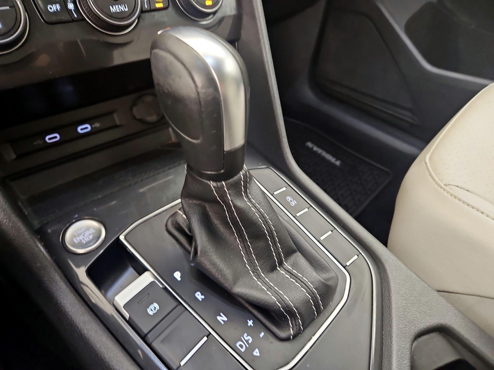 2021 Volkswagen Tiguan SE - Photo 18