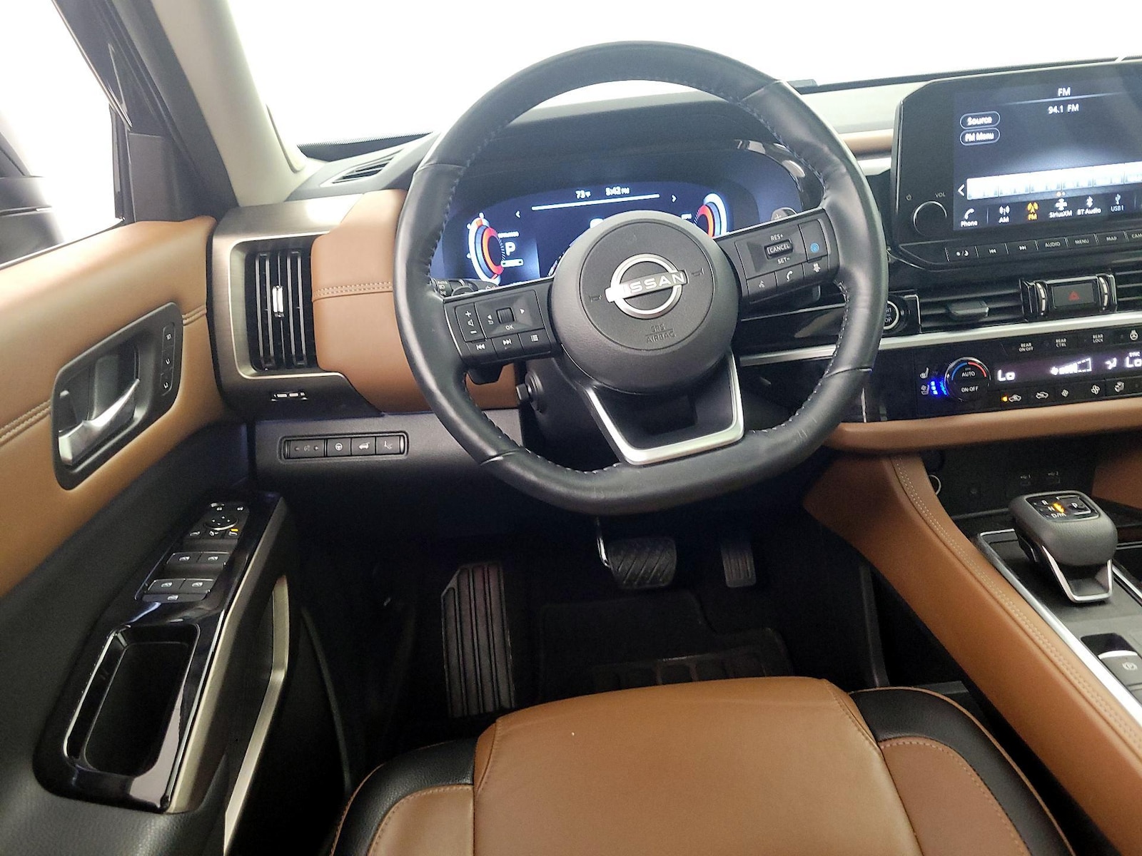 2024 Nissan Pathfinder Platinum - Photo 11