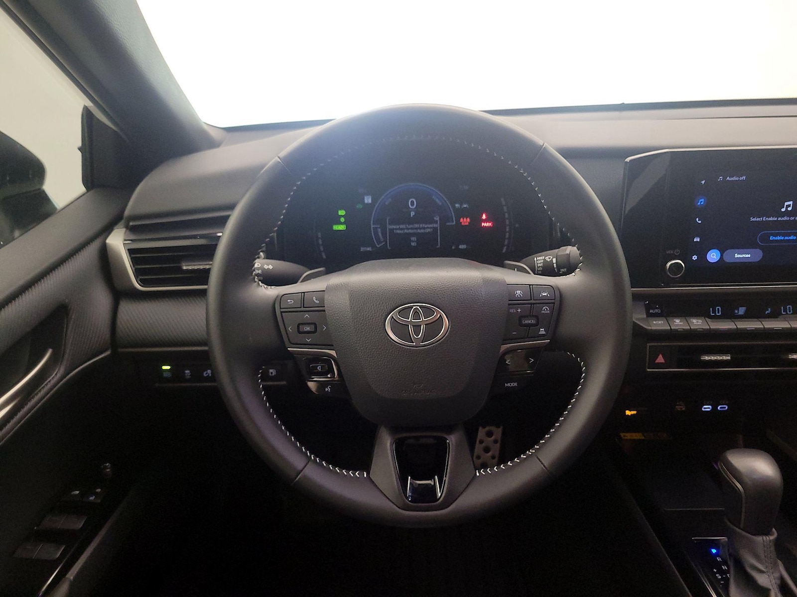 2025 Toyota Camry SE - Photo 11